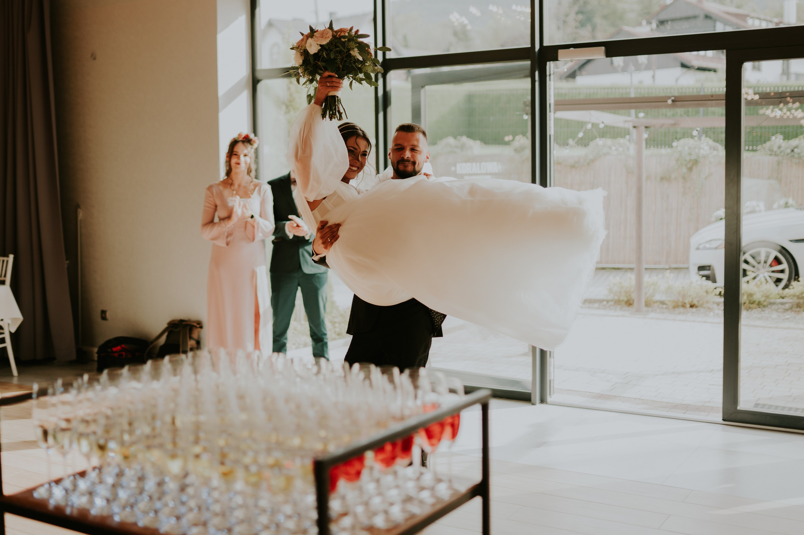 Sala Koralowa w Jaworzu: Opowieść o ślubie Nikoli i Kacpra. Karkowskafoto - fotografia miłości