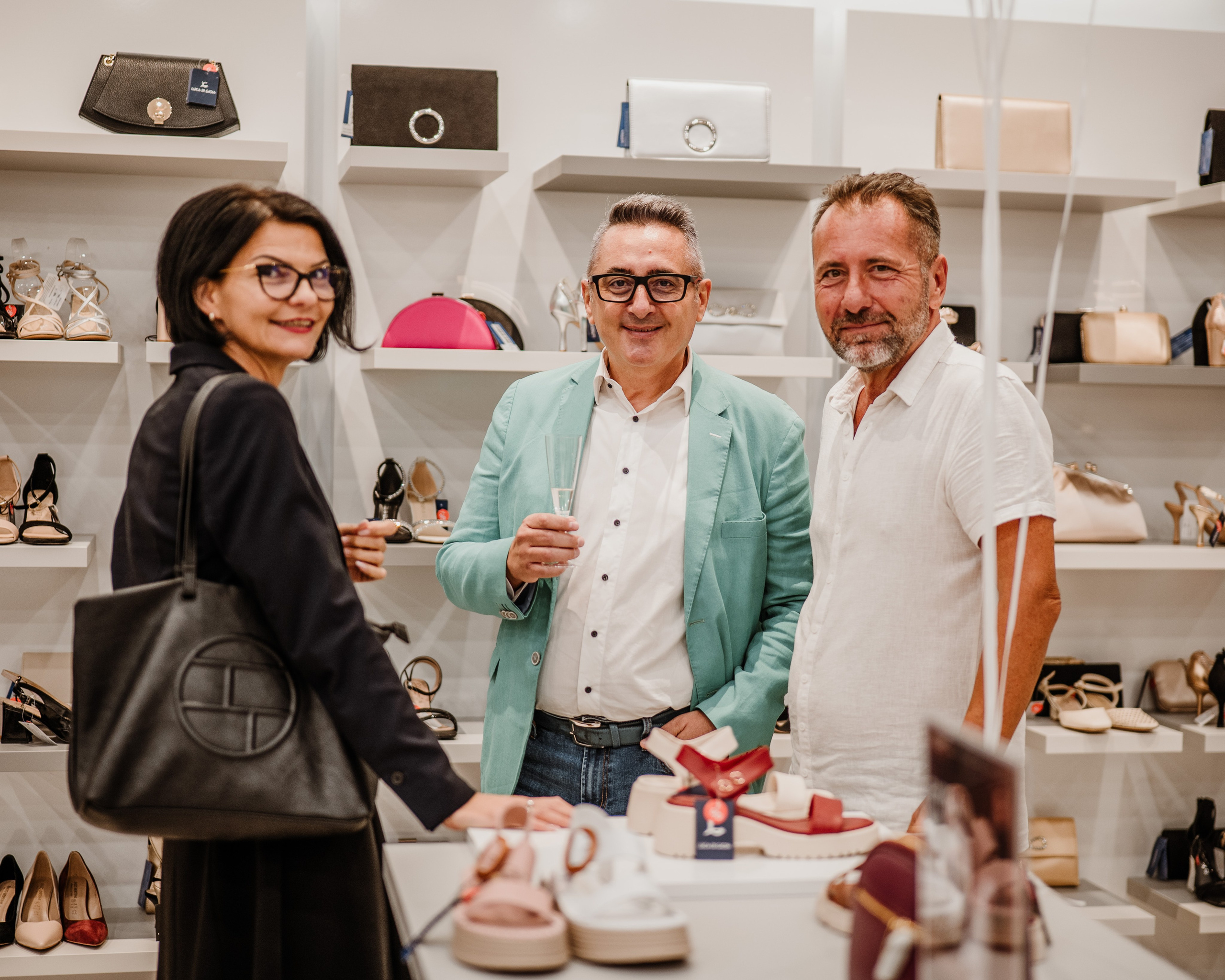 REDESCHIDERE BENVENUTI DEVA. Freesh Media Products