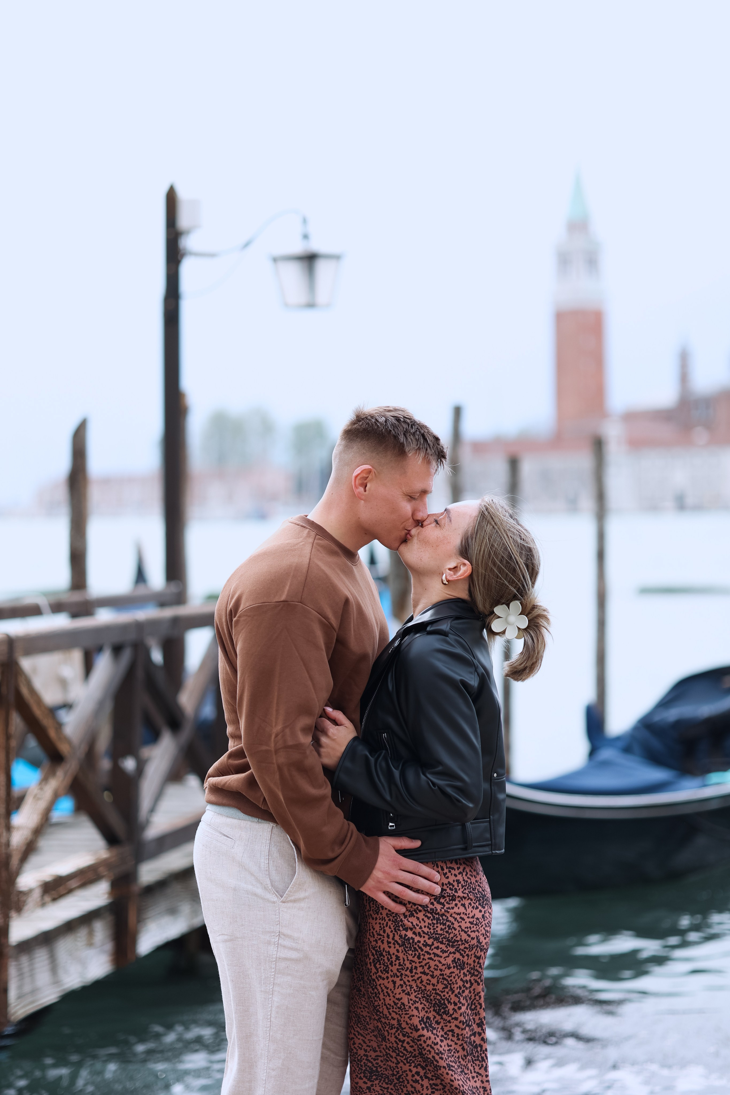 Wedding proposal at Scala Contarini del Bovolo. Photographer in Venice, Viktoria Antonova