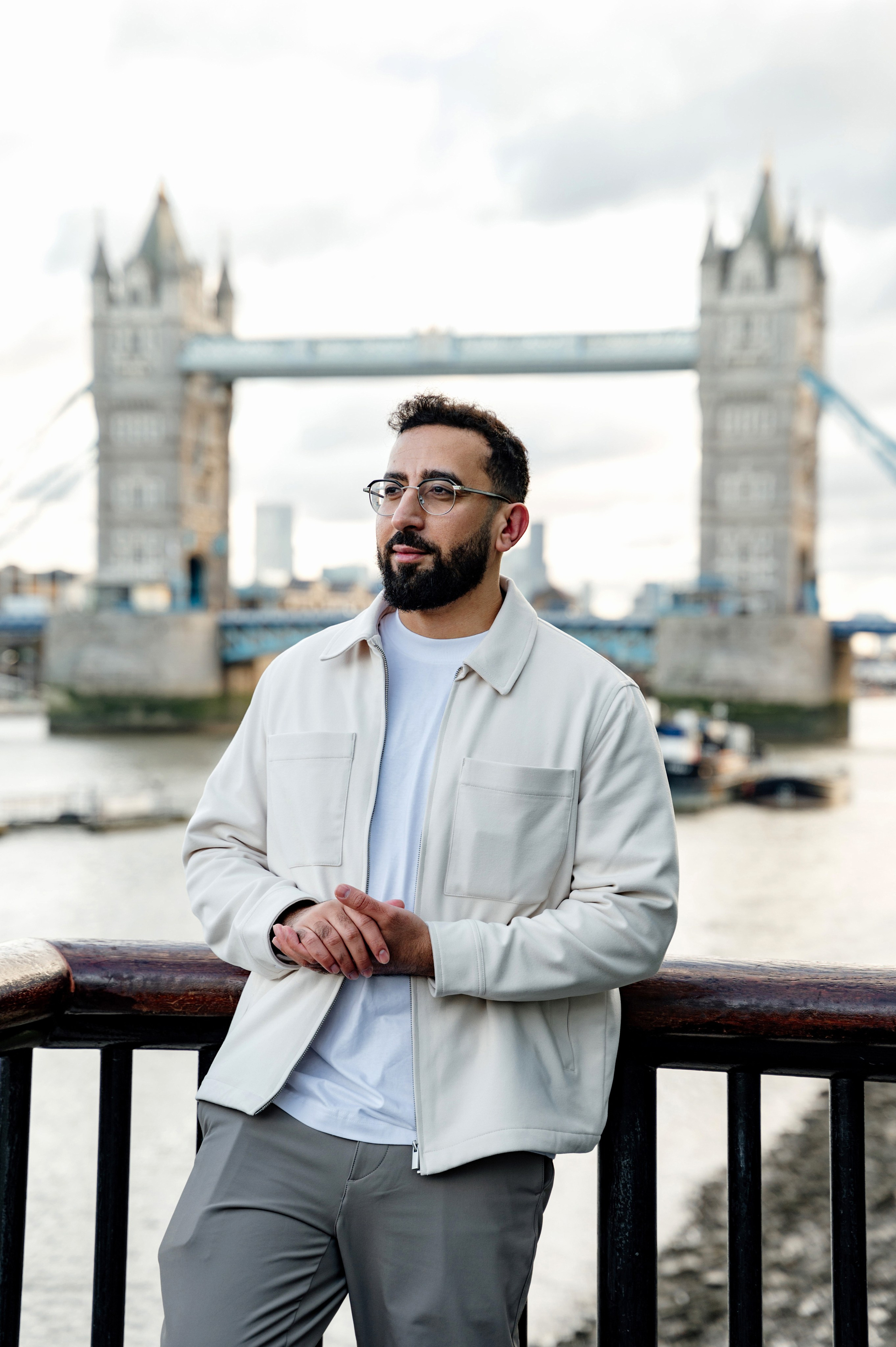 Tower Bridge Mahmood&Yalo. FAMILY AND WEDDING PHOTOGRAPHER IN LONDON MARINA RIVA