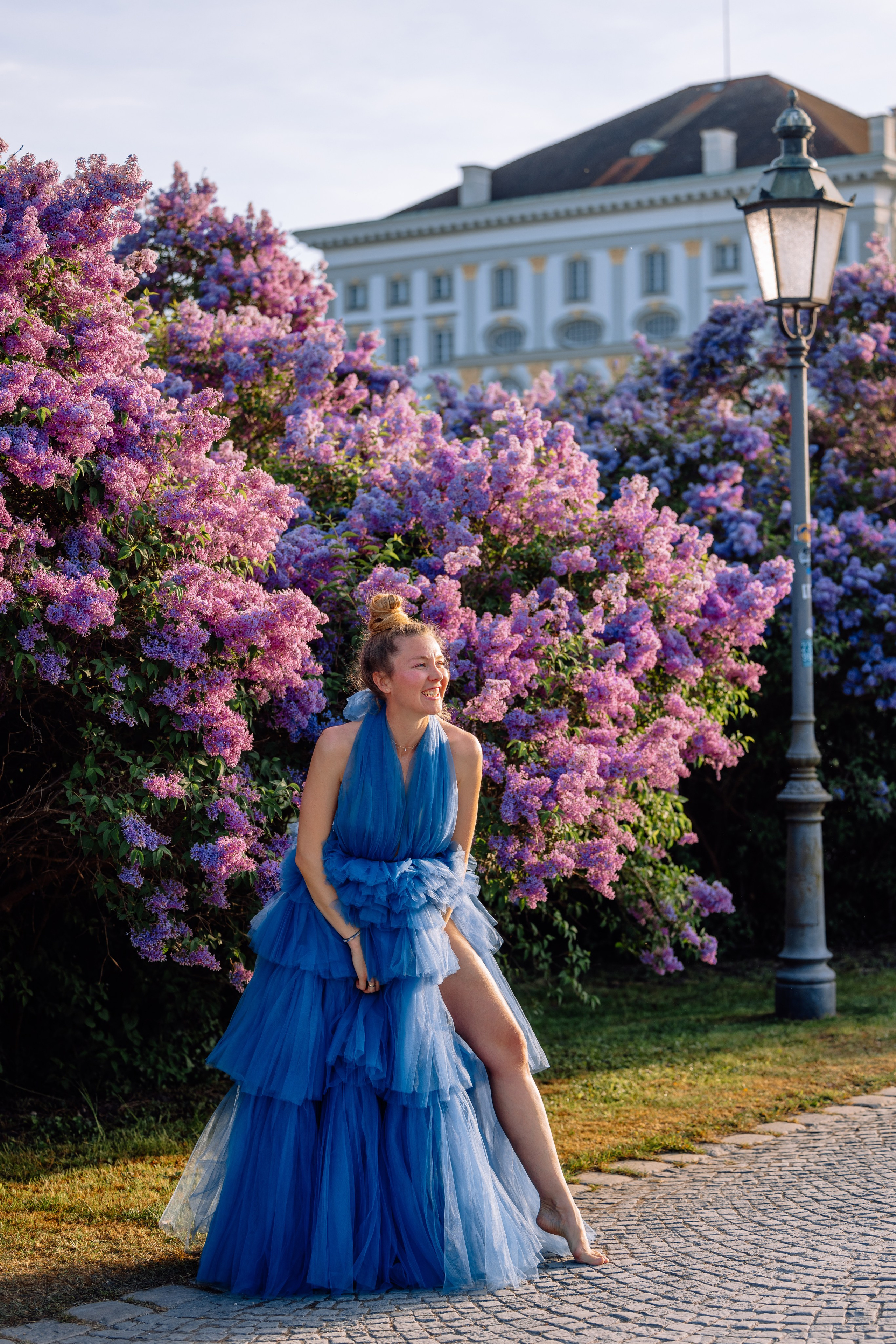 Wenn der Flieder beim Schloss Nymphenburg blüht. Hochzeitsfotograf München Taufe Familienfotograf Tanja Mauke
