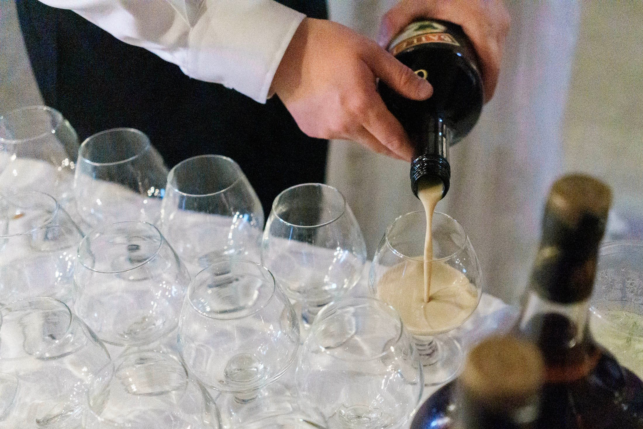 S&J, hääkuvaus Porvoon Tuomiokirkko ja Levinin kellari