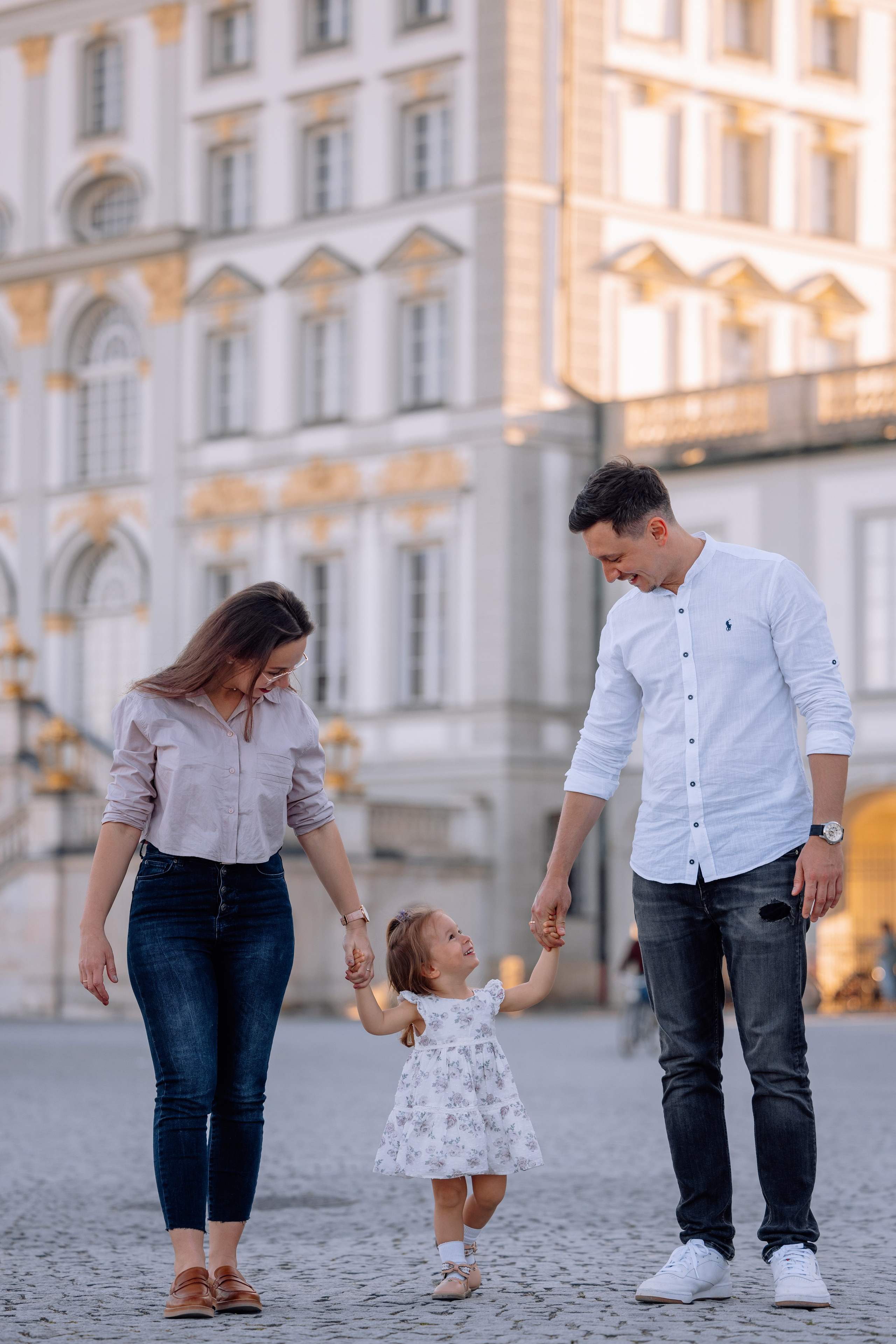Schloss Nymphenburg: Mama, Papa und ein süßes Mädchen. Hochzeitsfotograf München Taufe Familienfotograf Tanja Mauke