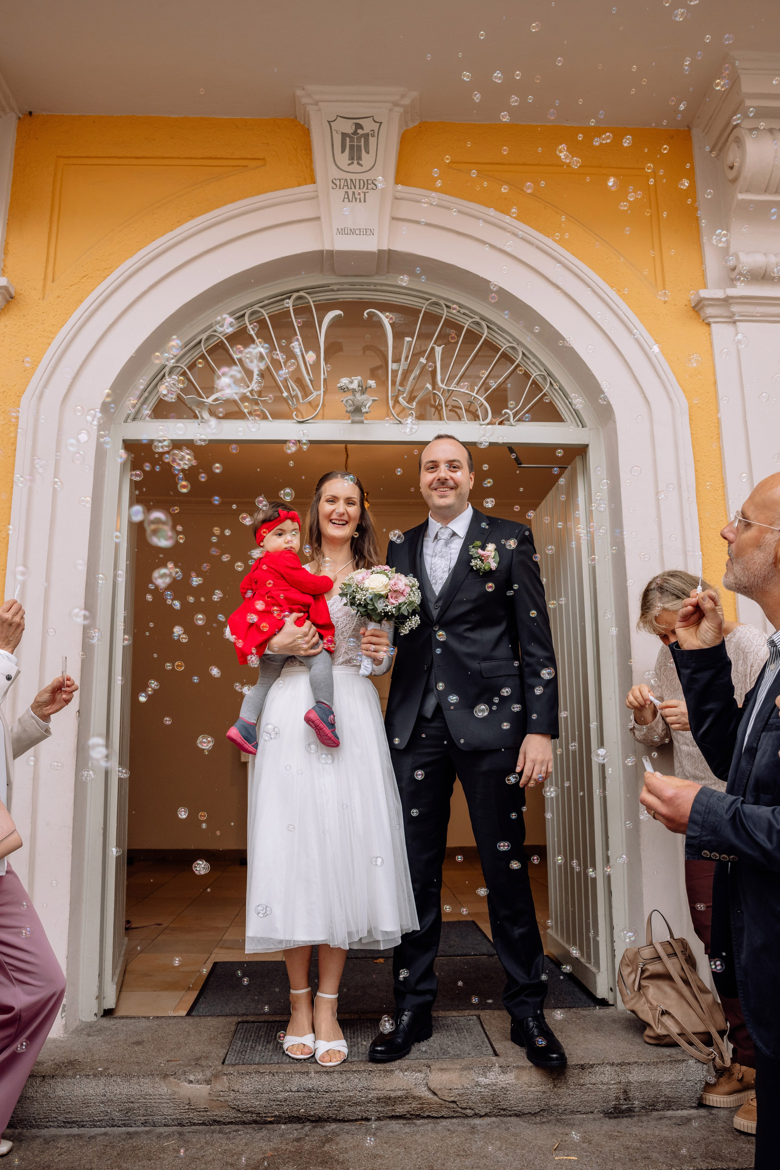Zeitlose Hochzeit im Standesamt Mandlstraße | München Schwabing. Hochzeitsfotograf München Taufe Familienfotograf Tanja Mauke