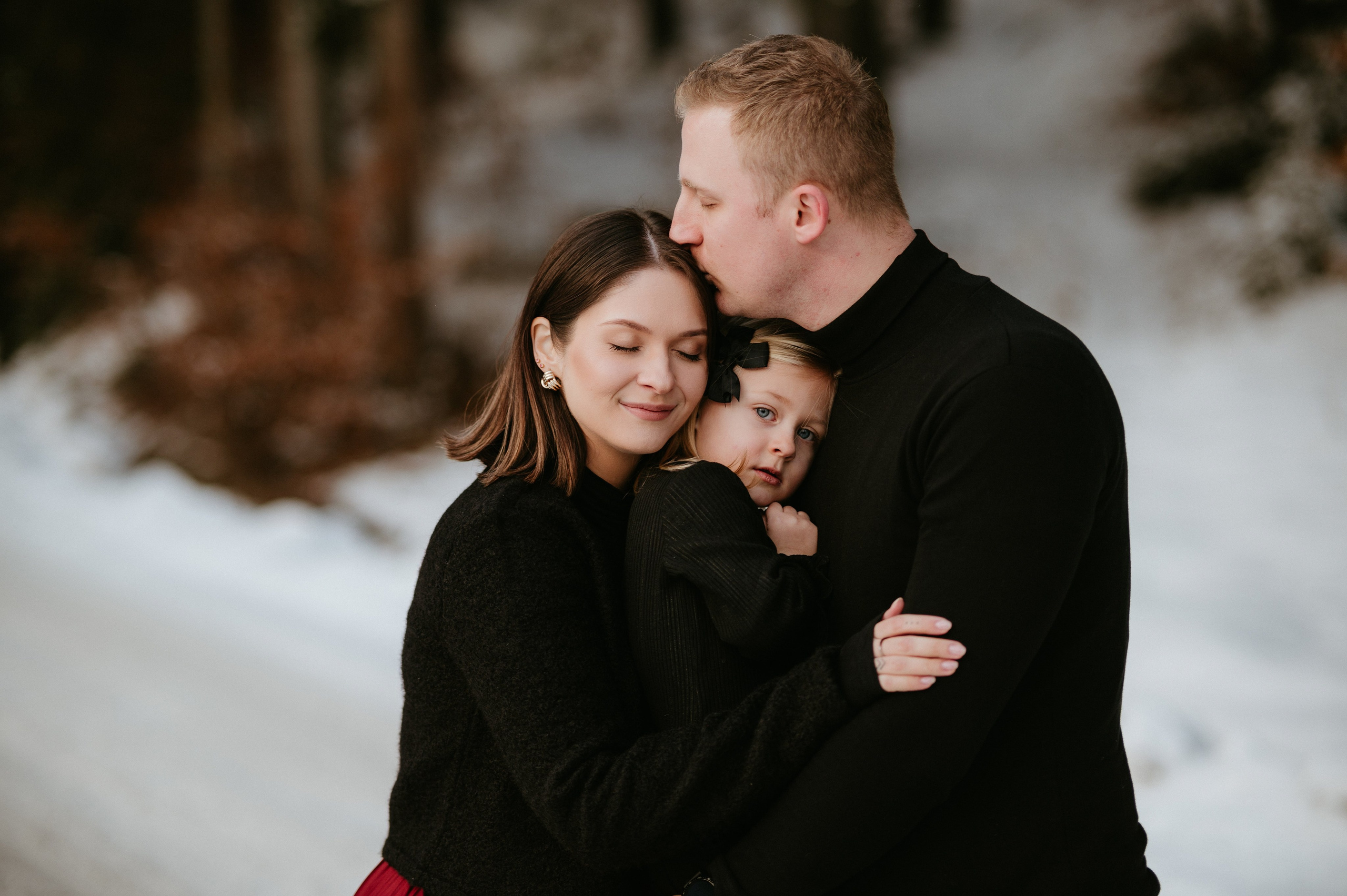 Ședință Foto de Familie la Munte – Fotografii de Iarnă în Lupcina. Valentin Melen - fotograf de nunta 🤍