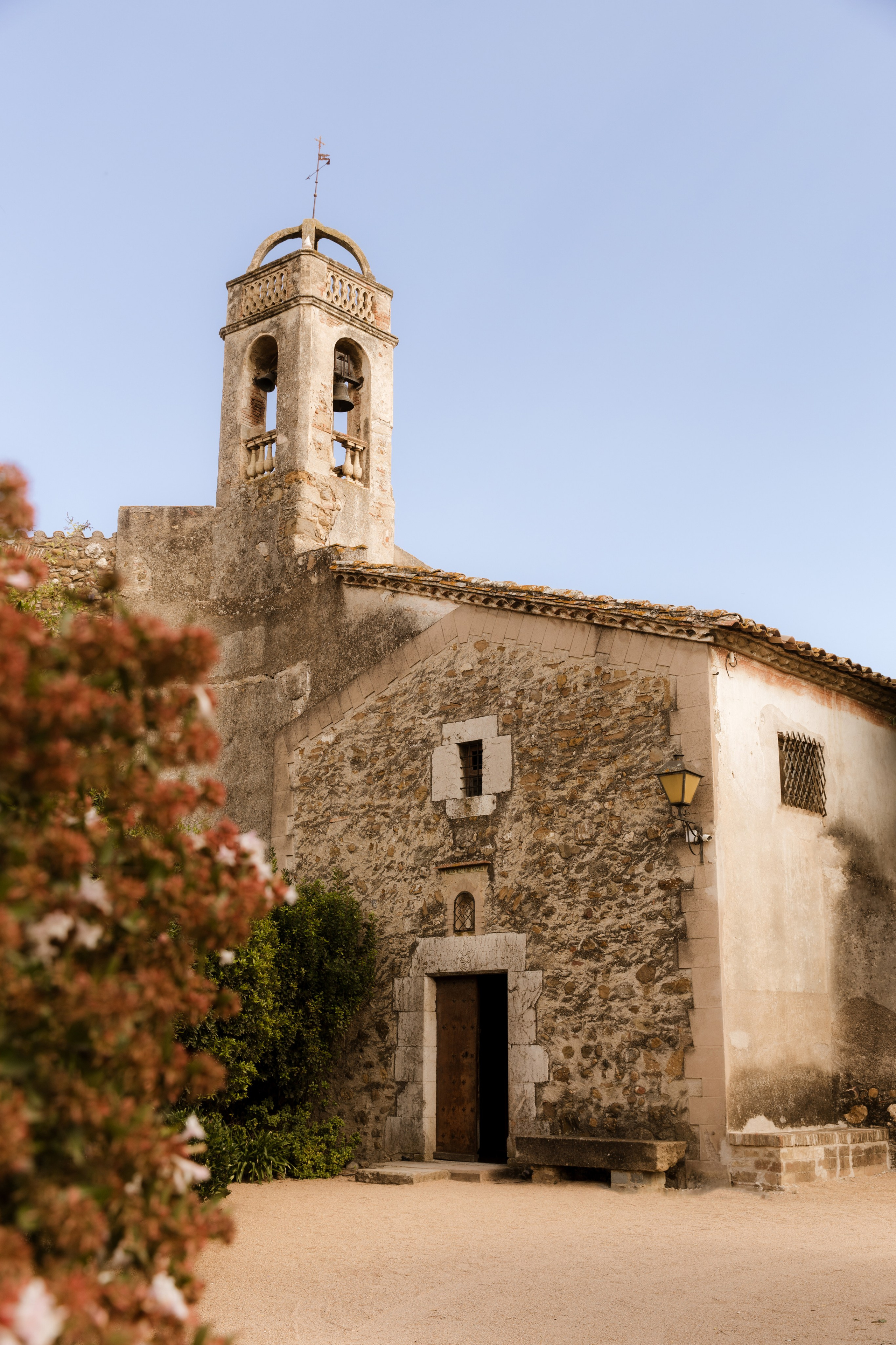PJ & Yonna. Hotel Castell d’Emporda. Paola wedding photographer / videographer in Barcelona