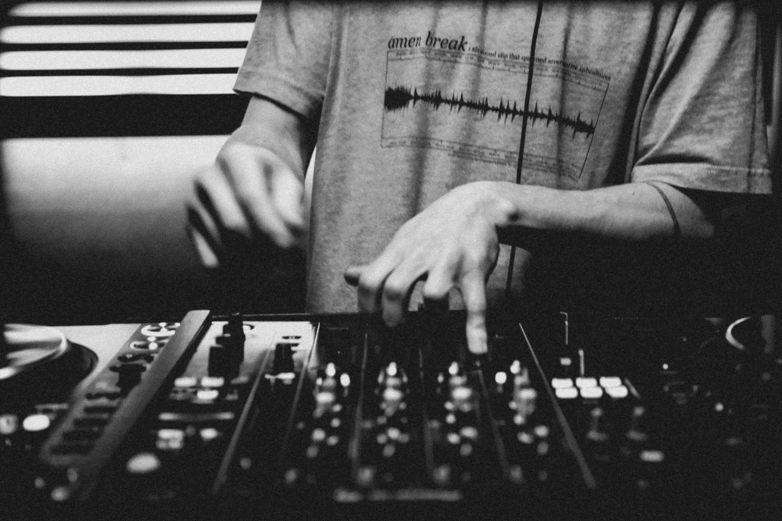 Music Event Photography — Live Shows & Behind the Scenes. Lifestyle & Documentary Photography in Bristol, Bath & London — def0cused