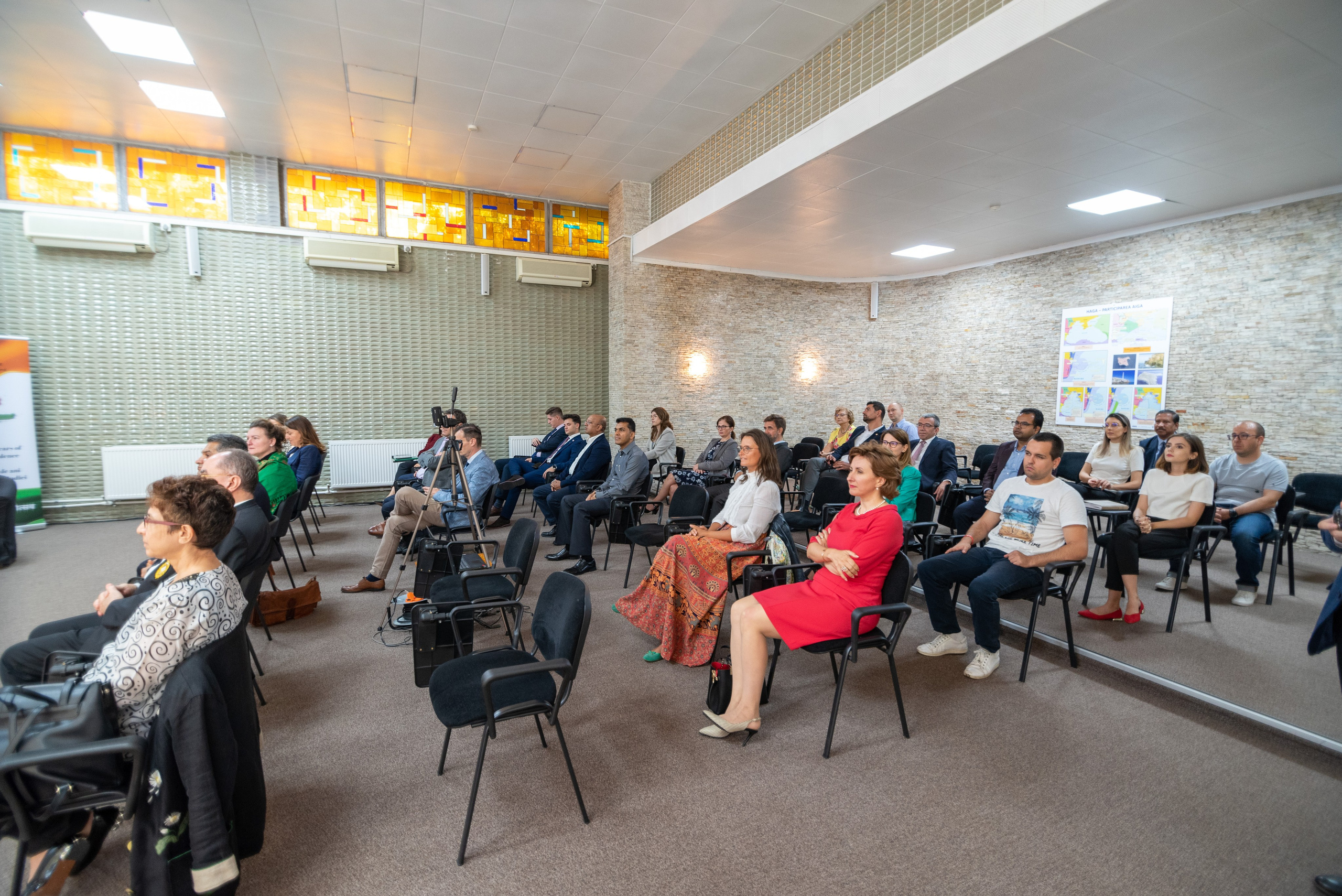 Corporate photographer, business photo session, corporate photographer price, Professional Services for Business Events, Business portraits, photos for events organized by companies, product photography, Bucharest business photos, Bucharest professional photos, Professional portrait photos, Bucharest corporate photographer, E Photography -commerce, corporate photographer price, corporate photography for web or magazine profile, commercial products, embassy photographer, embassy events