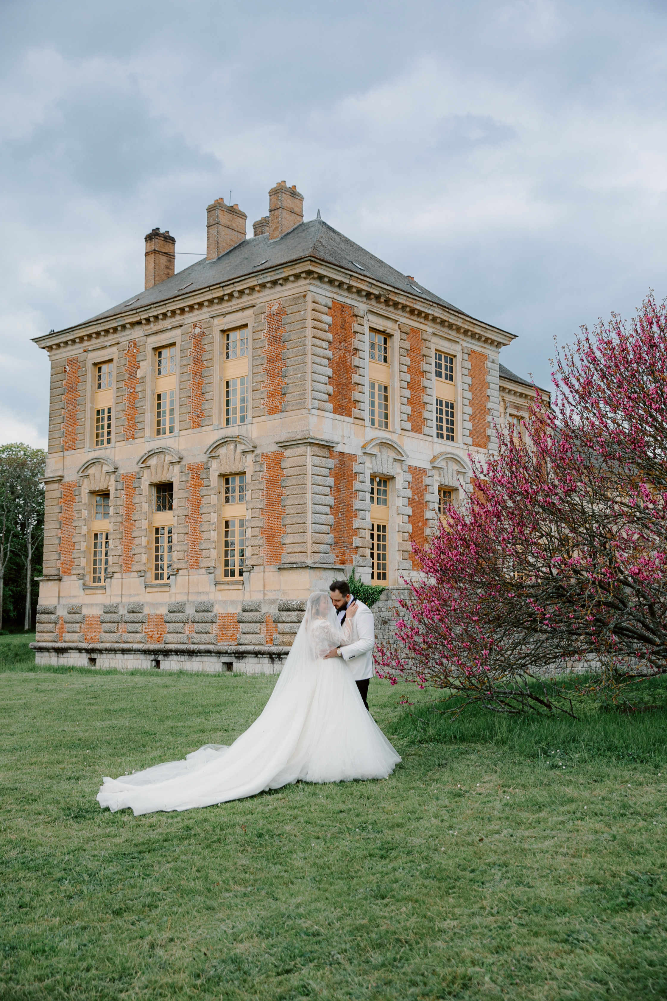 Chateau de Vallery France Cristian&Calina Wedding 2023. Iurkovski PHOTOGRAPHY in Europe. Luxury destination weddings and events