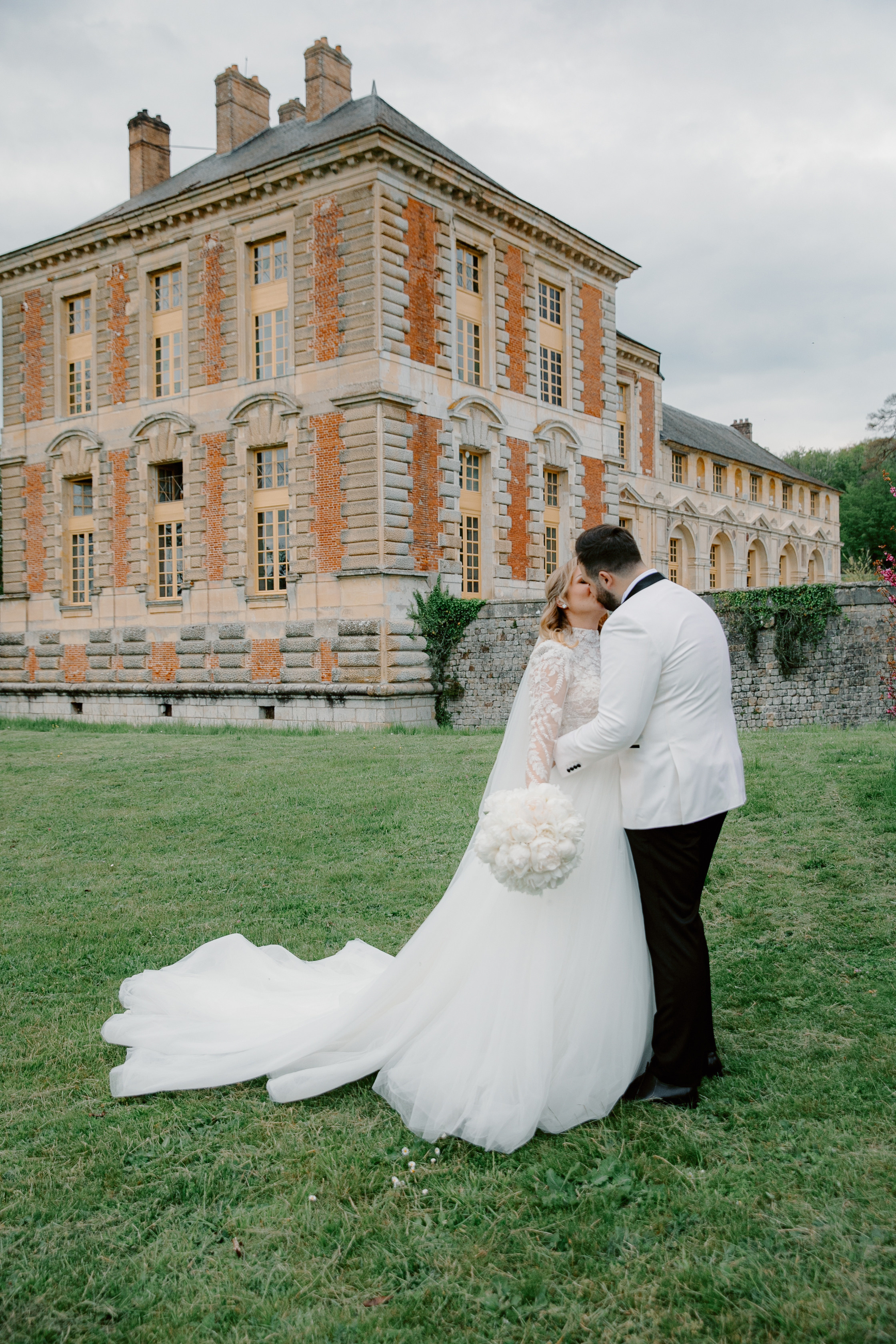Chateau de Vallery France Cristian&Calina Wedding 2023. Iurkovski PHOTOGRAPHY in Europe. Luxury destination weddings and events