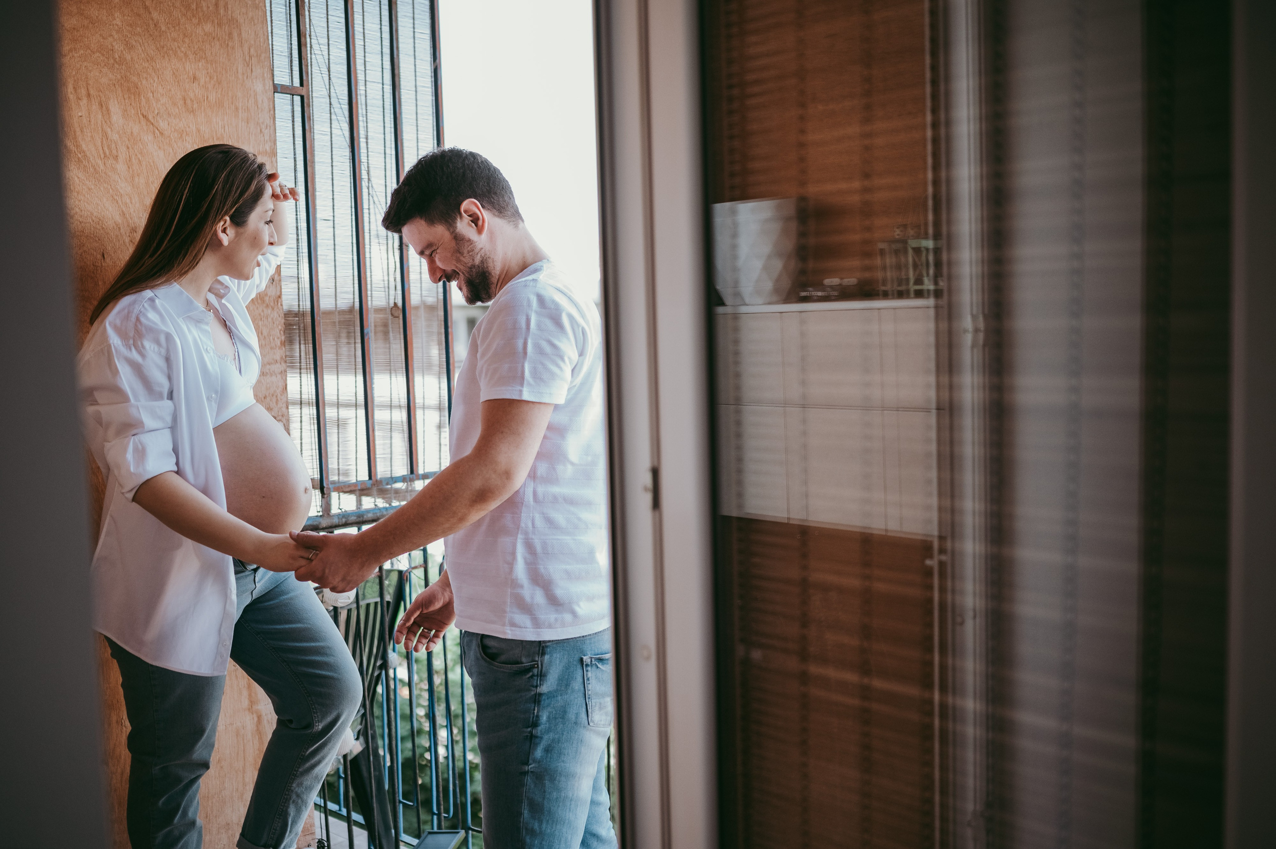 Sanja i Marko, fotografisanje trudnoce kod kuce. Deciji i porodicni fotograf u Beogradu Oksana Skendzic