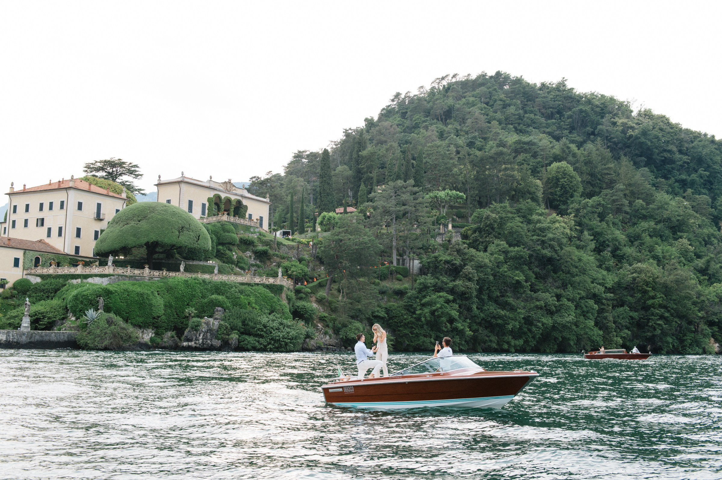 Propose Lake Como. Lake Como Photographer — Proposal | Wedding | Elopement