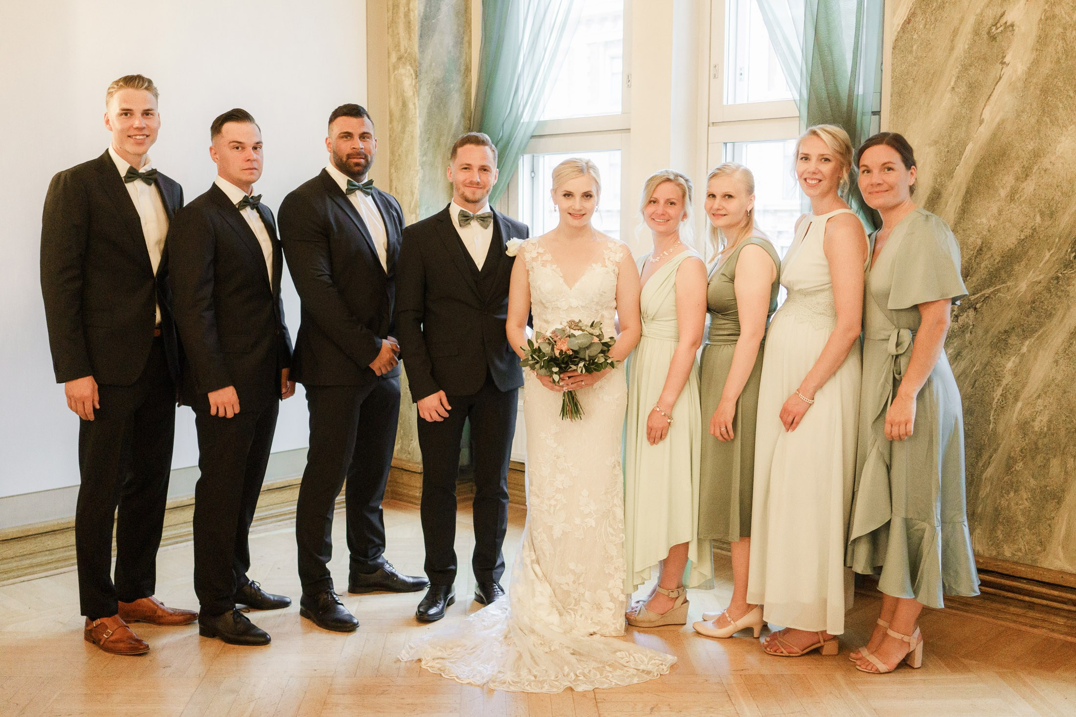 M&P, häävalokuvaus Klaus K, Rake-sali ja Helsingin vanha kirkko