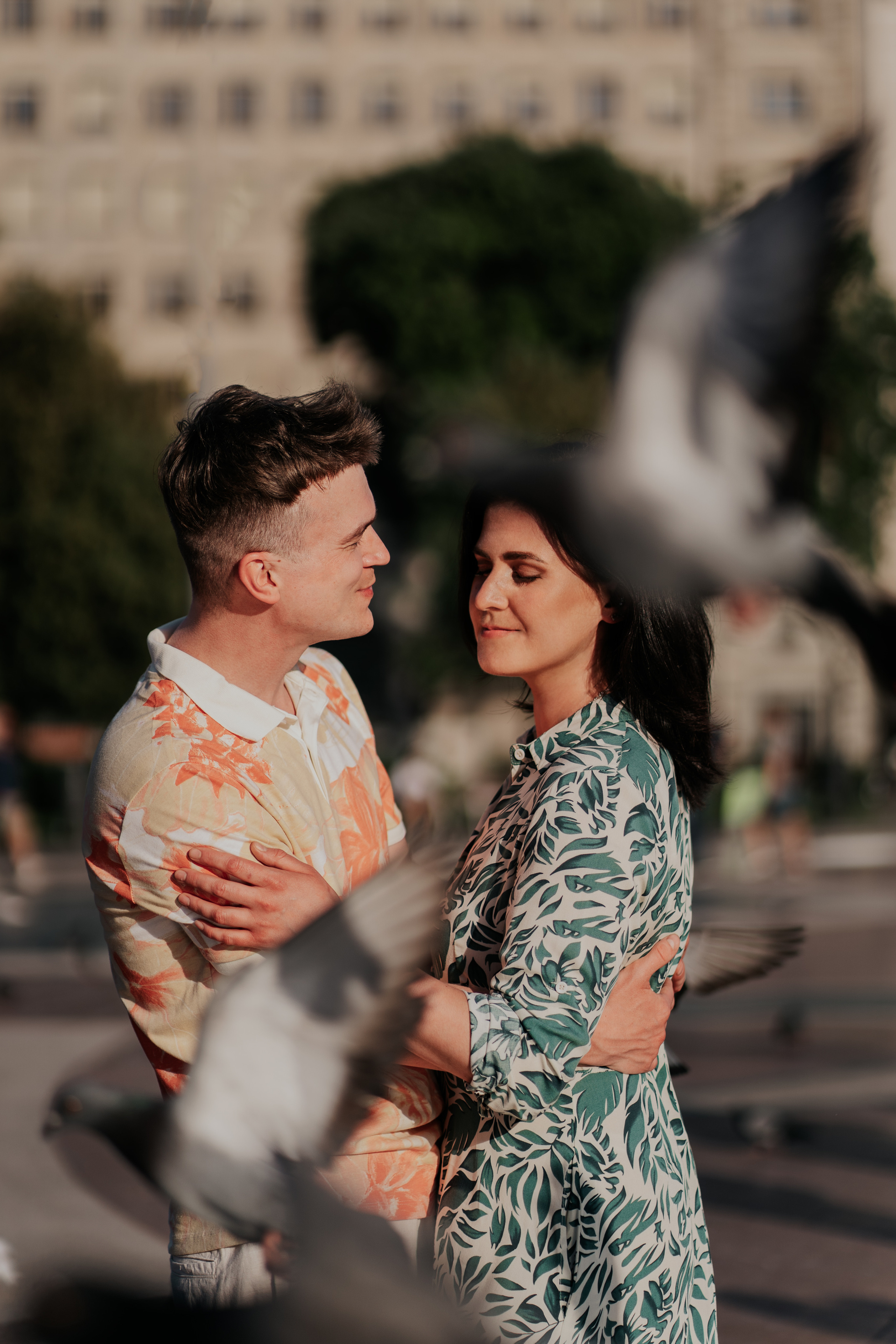 Love story Center Barcelona. DiaFoto — Wow Photographer in Barcelona | Premium Barcelona Photoshoot Experience