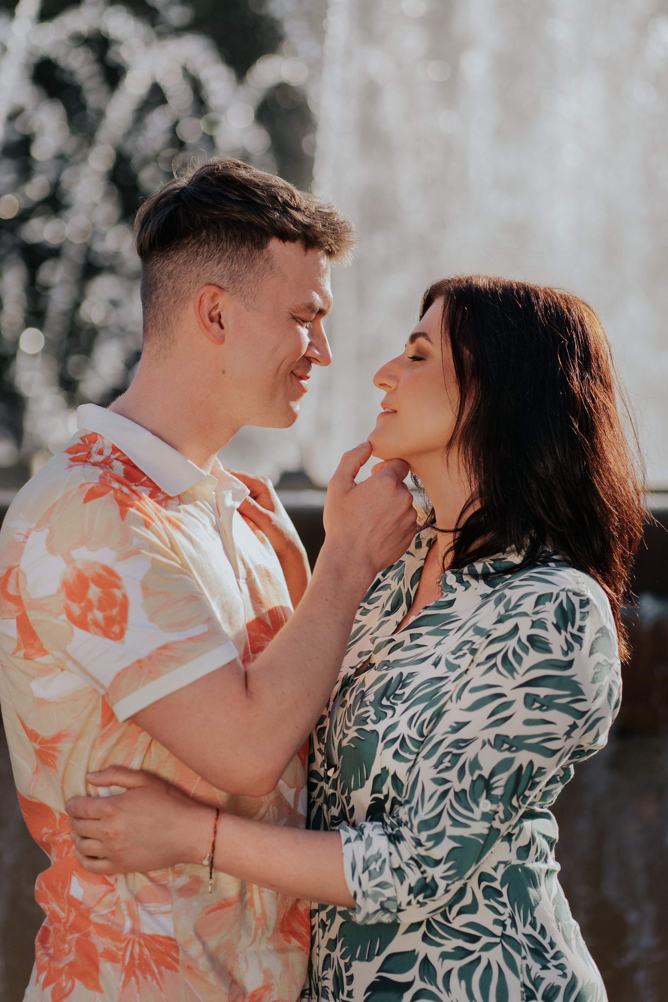 Love story Center Barcelona. DiaFoto — Wow Photographer in Barcelona | Premium Barcelona Photoshoot Experience