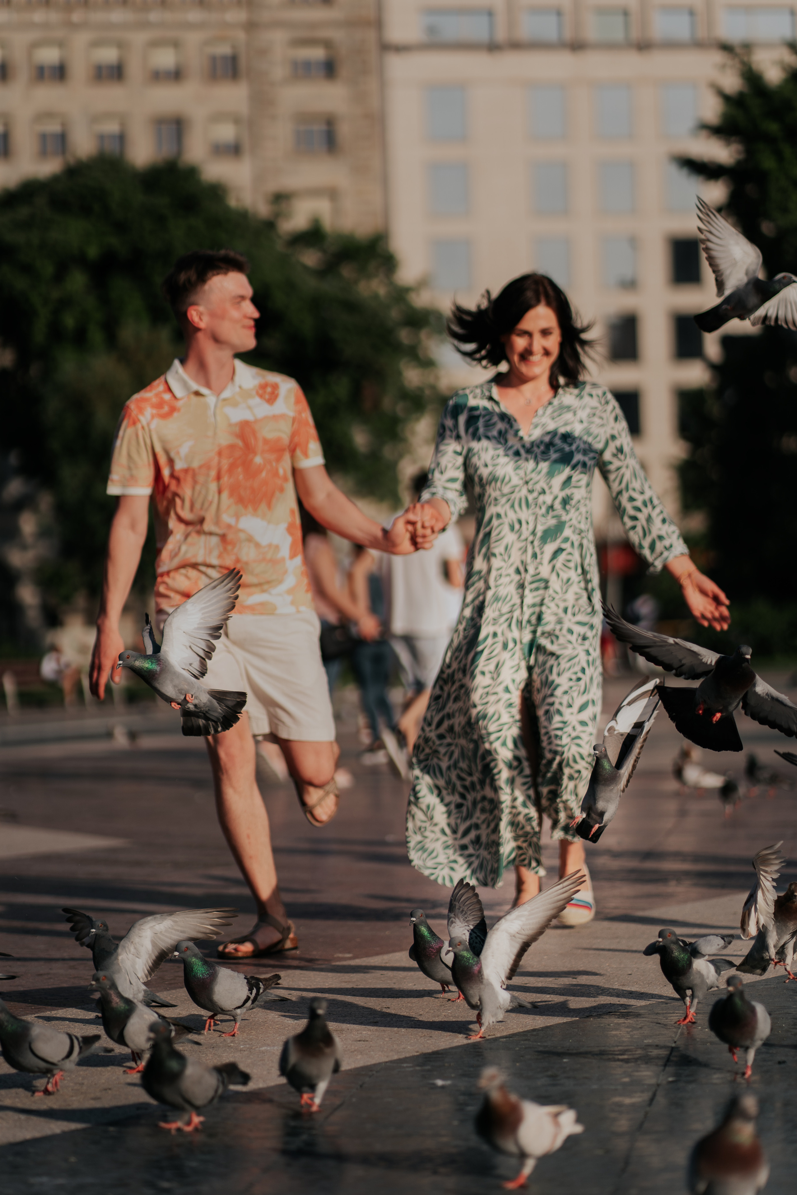 Love story Center Barcelona. DiaFoto — Wow Photographer in Barcelona | Premium Barcelona Photoshoot Experience