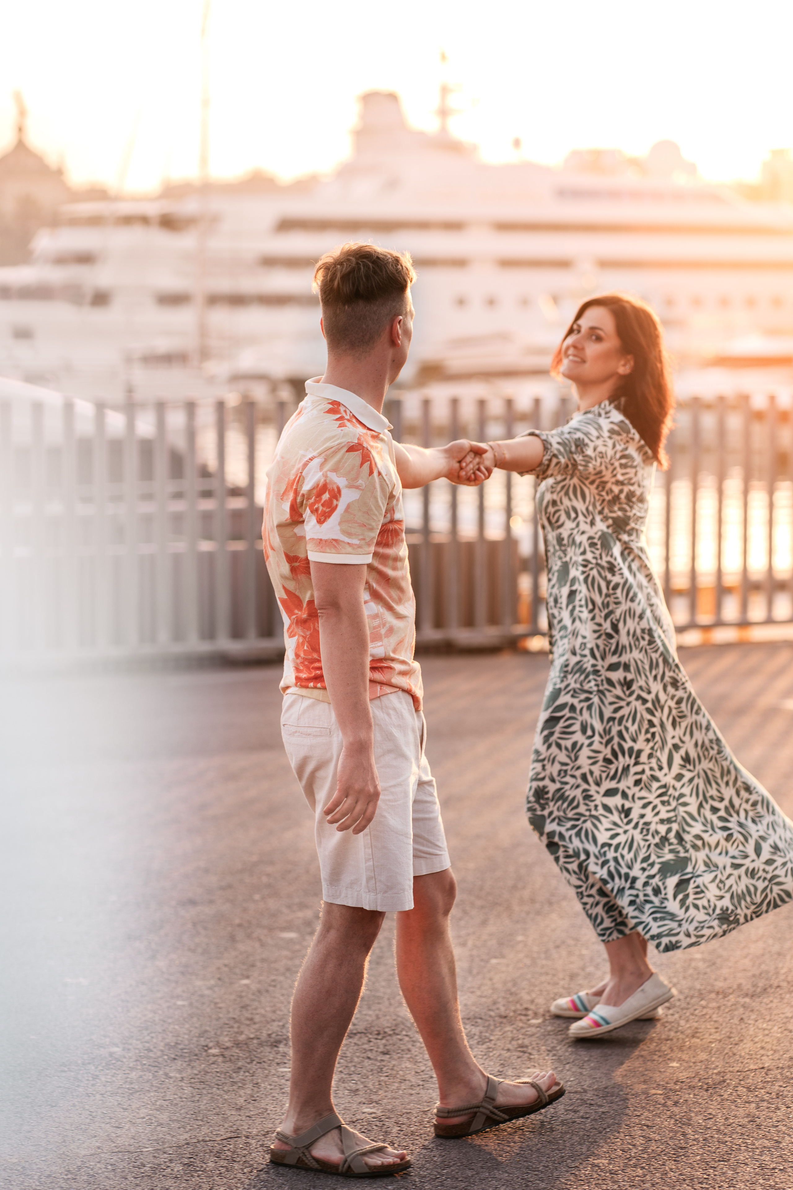 Love story Center Barcelona. DiaFoto — Wow Photographer in Barcelona | Premium Barcelona Photoshoot Experience