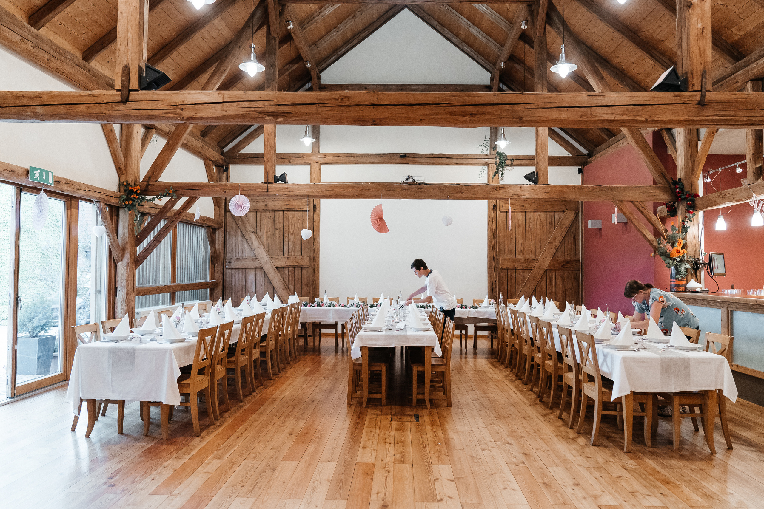 Tina und Dominik. Hallo, ich bin Nadya - Fotografin aus Linz, Oberösterreich