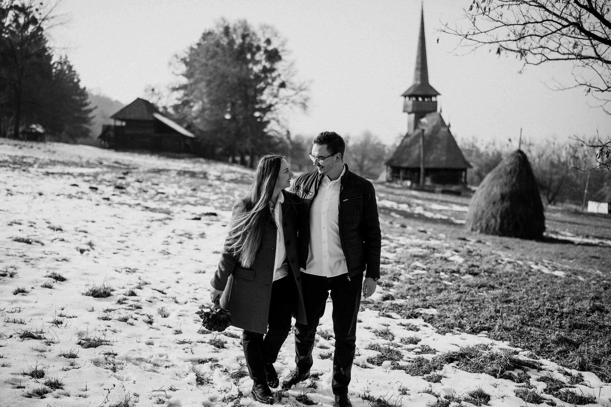 Sedinta Foto Save The Date la Parcul Etnografic Cluj. Horatiu Fat: Fotograf si Videograf Profesionist Nunta Cluj-Napoca