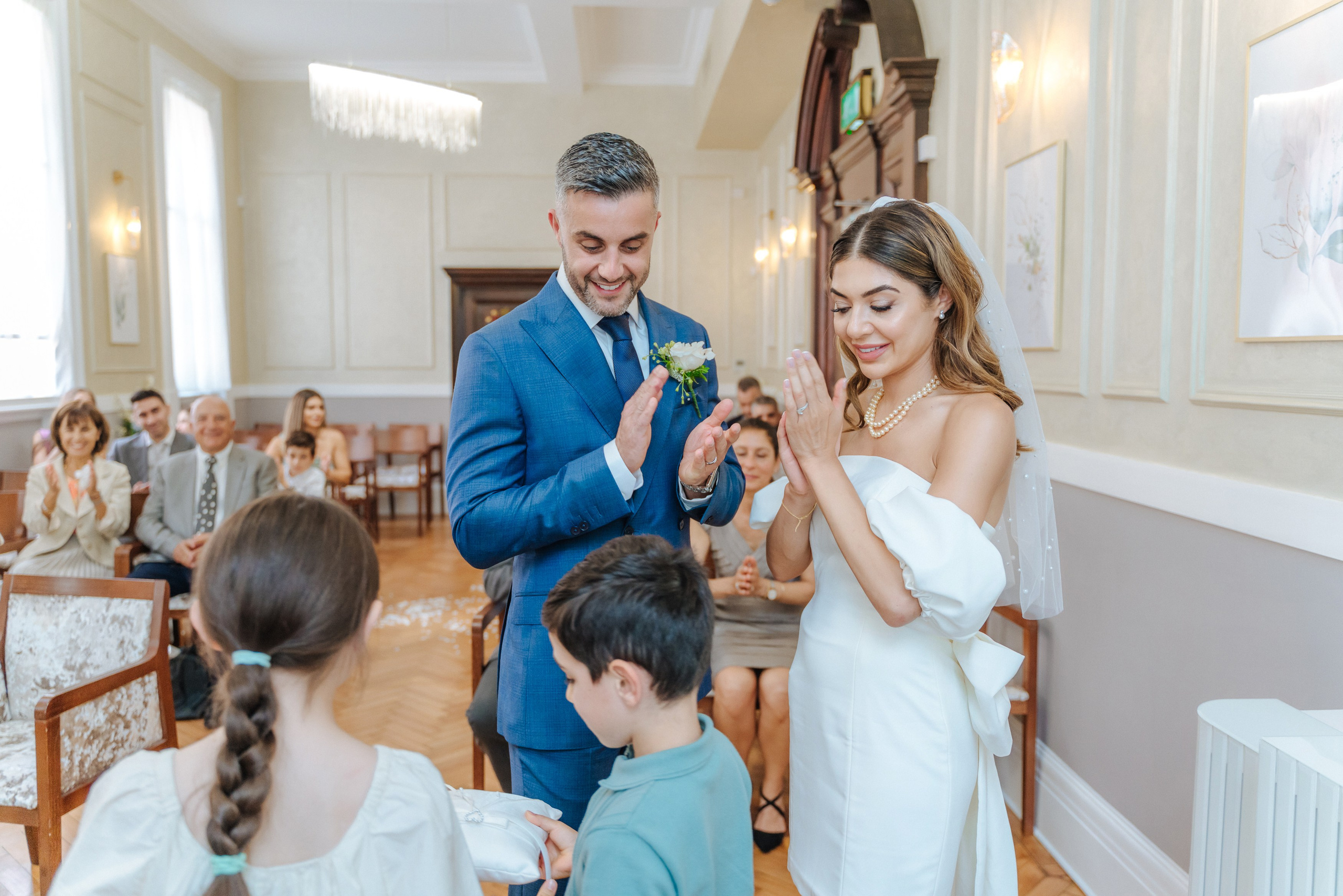 Civil ceremony at Chelsea Old Town Hall,  Wedding in Chelsea, Wedding in London,  wedding photographer in Chelsea, wedding photographer in London