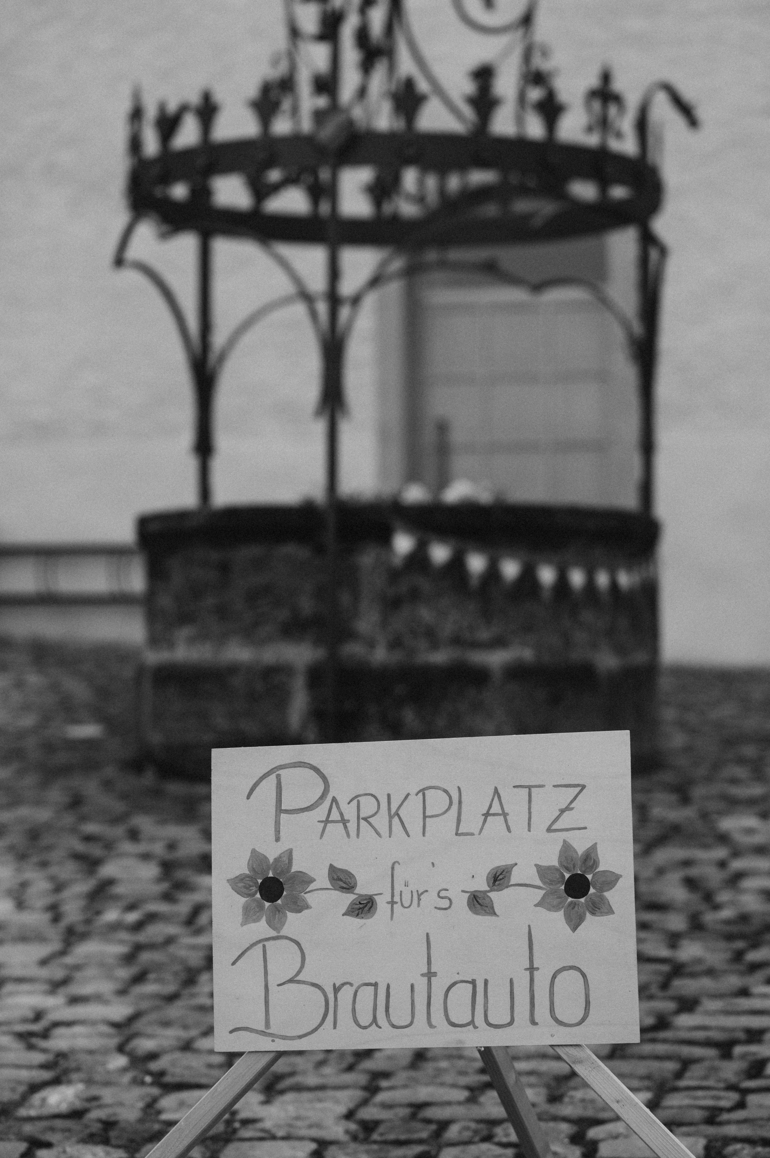 PRE-WEDDING IN WOLFRAMS-ESCHENBACH. Photographer in Nuremberg Irina Mehnert from Ansbach