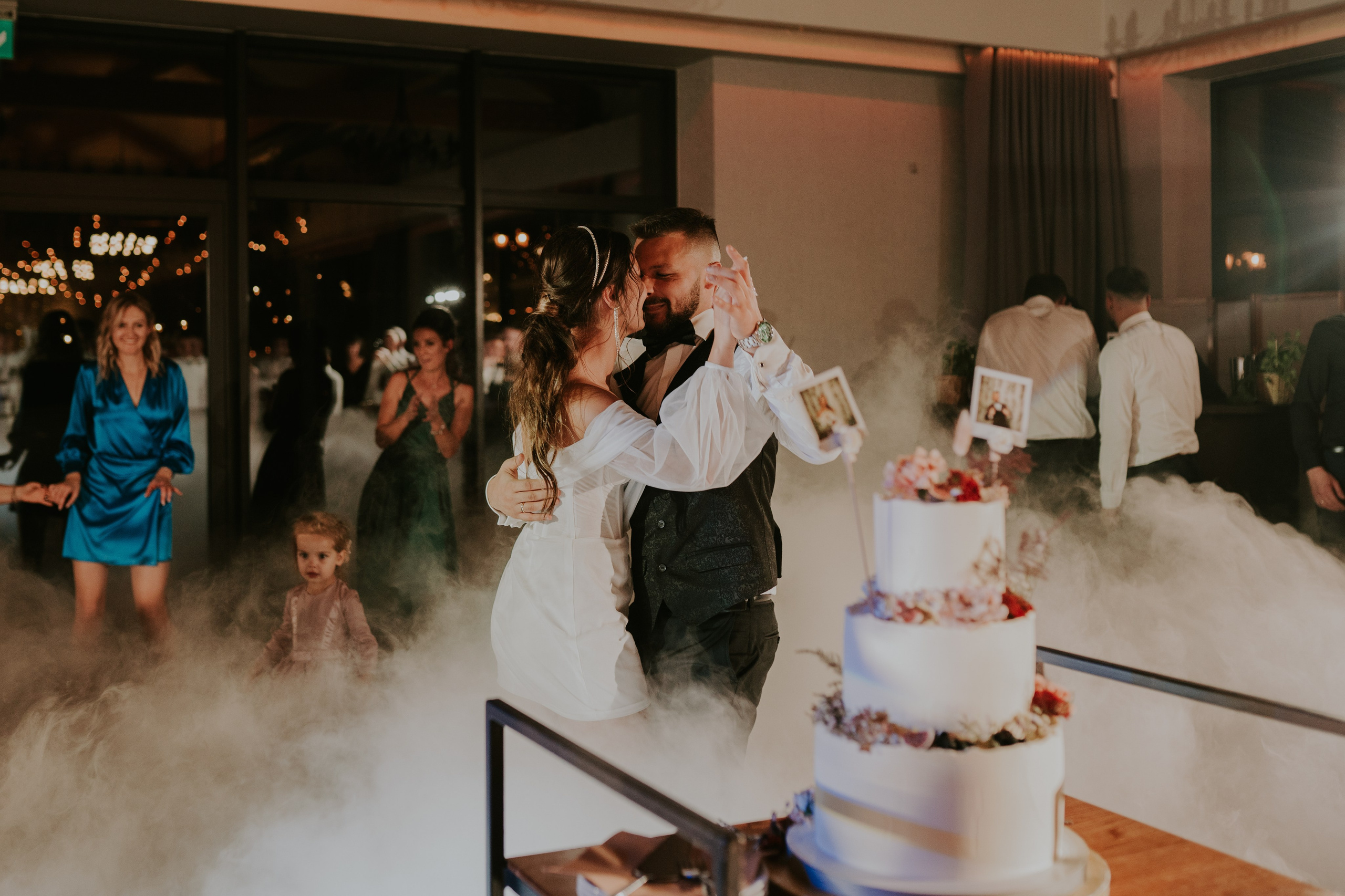 Sala Koralowa w Jaworzu: Opowieść o ślubie Nikoli i Kacpra. Karkowskafoto - fotografia miłości