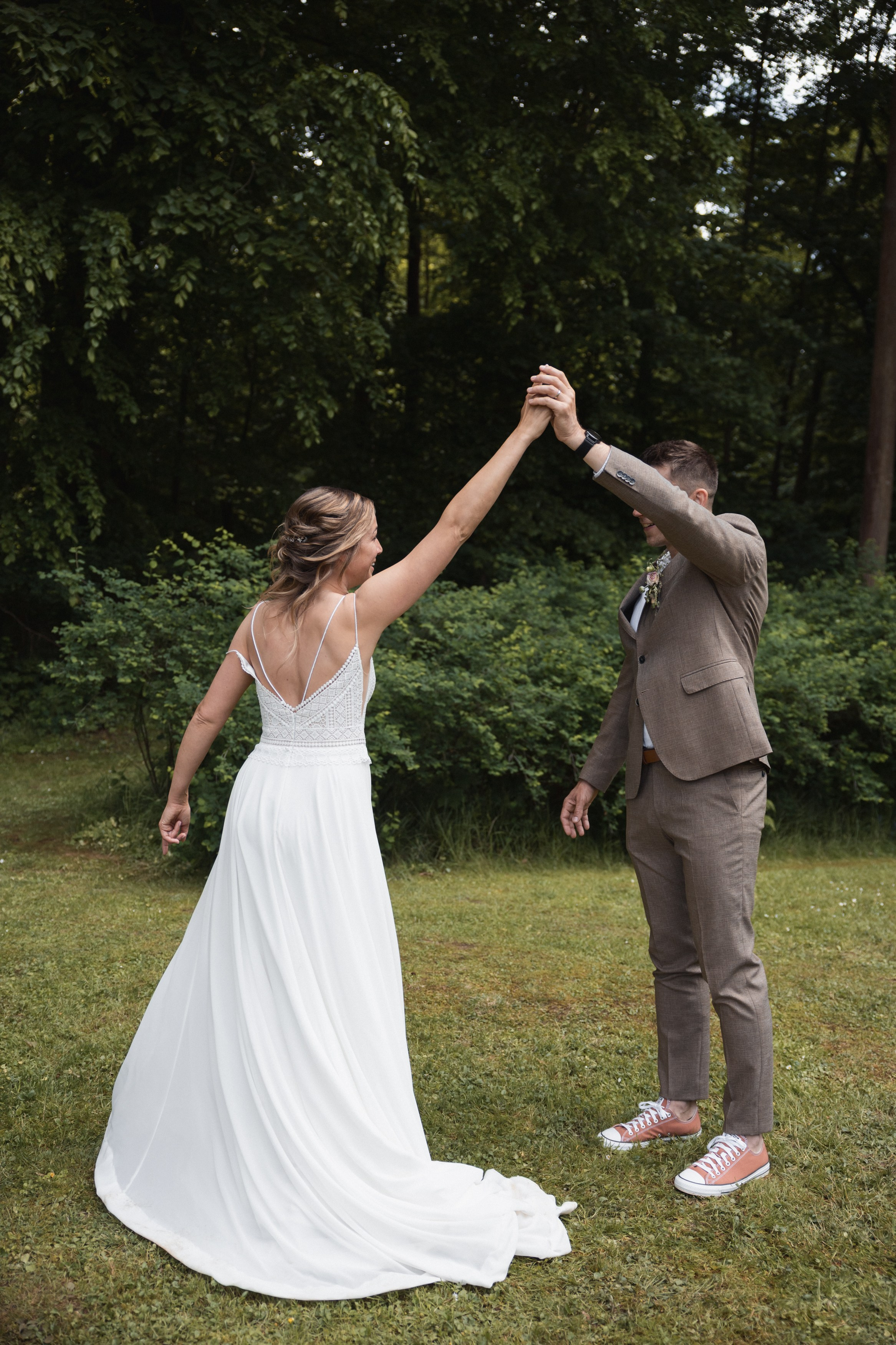 Bride and Groom Photoshoot. Lifestyle and Family Photographer in Pisek Oxana Telupilova