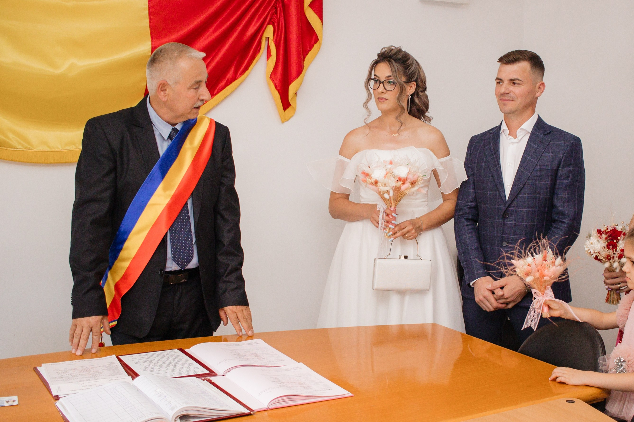 Oana & Vasile. Fotograf si videograf — evenimente si studio