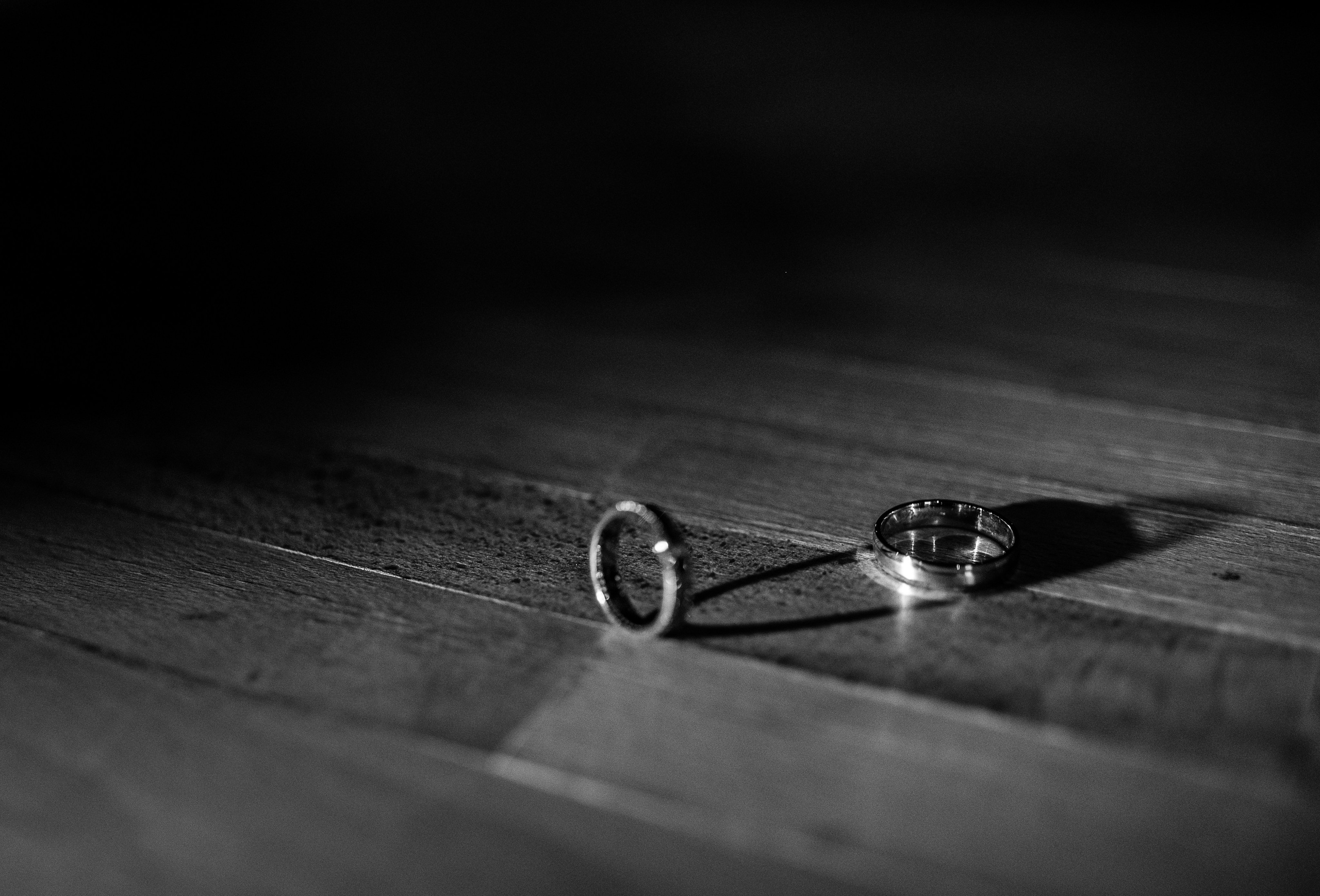 Fotograf profesionist de nuntă. Cu o abordare creativă și tehnici unice, spunem povestea voastră prin imagini pline de iubire și naturalețe. Descoperă arta fotografiei de nuntă . Fotograf Iasi, fotograf de nunta Suceava. Fotografii de nuntă. Pachet fotografii de nuntă. Fotograf Iasi, fotograf Suceava, fotograf Botosani, fotograf Romania. Servicii foto nuntă. Servicii foto-video.