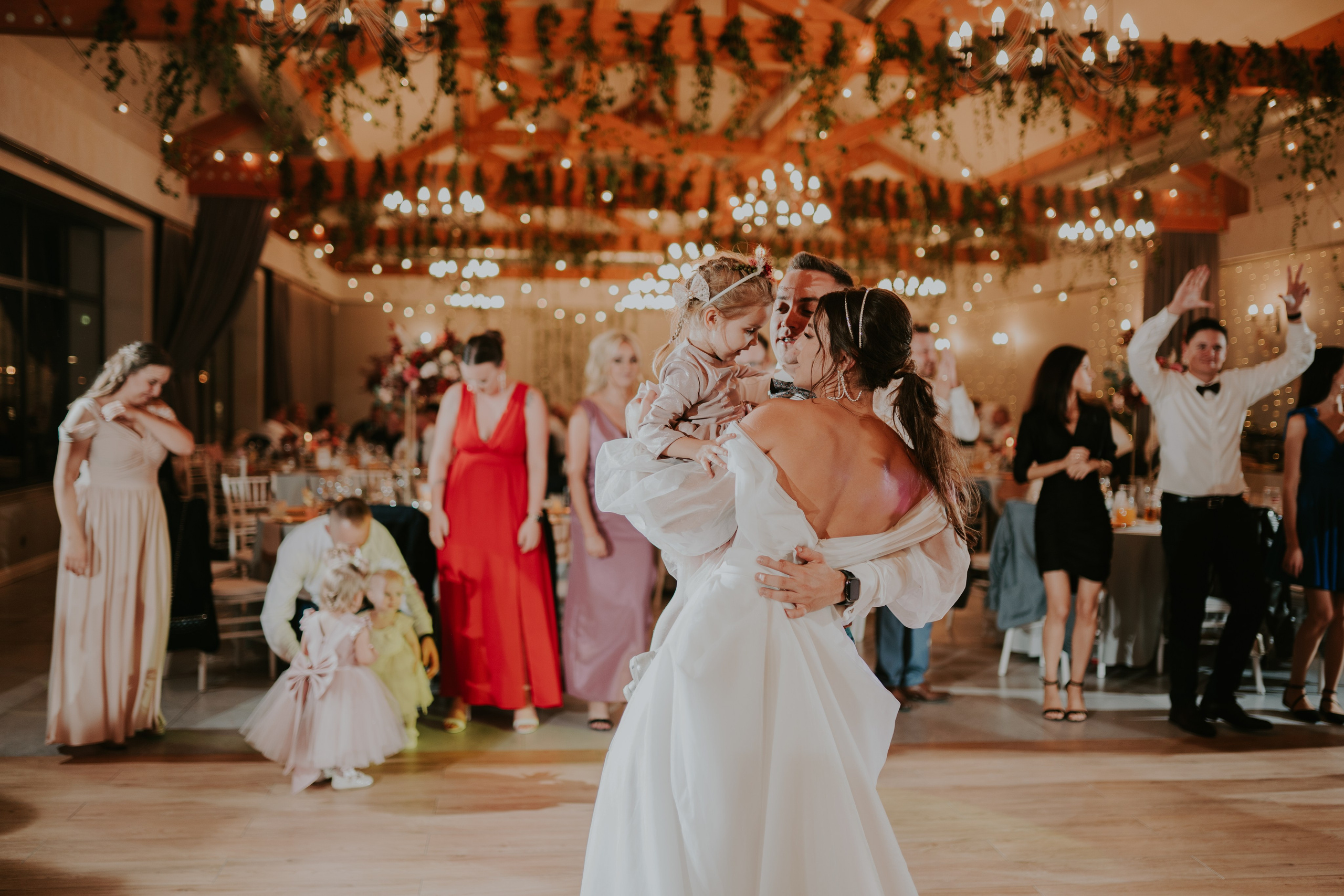 Sala Koralowa w Jaworzu: Opowieść o ślubie Nikoli i Kacpra. Karkowskafoto - fotografia miłości