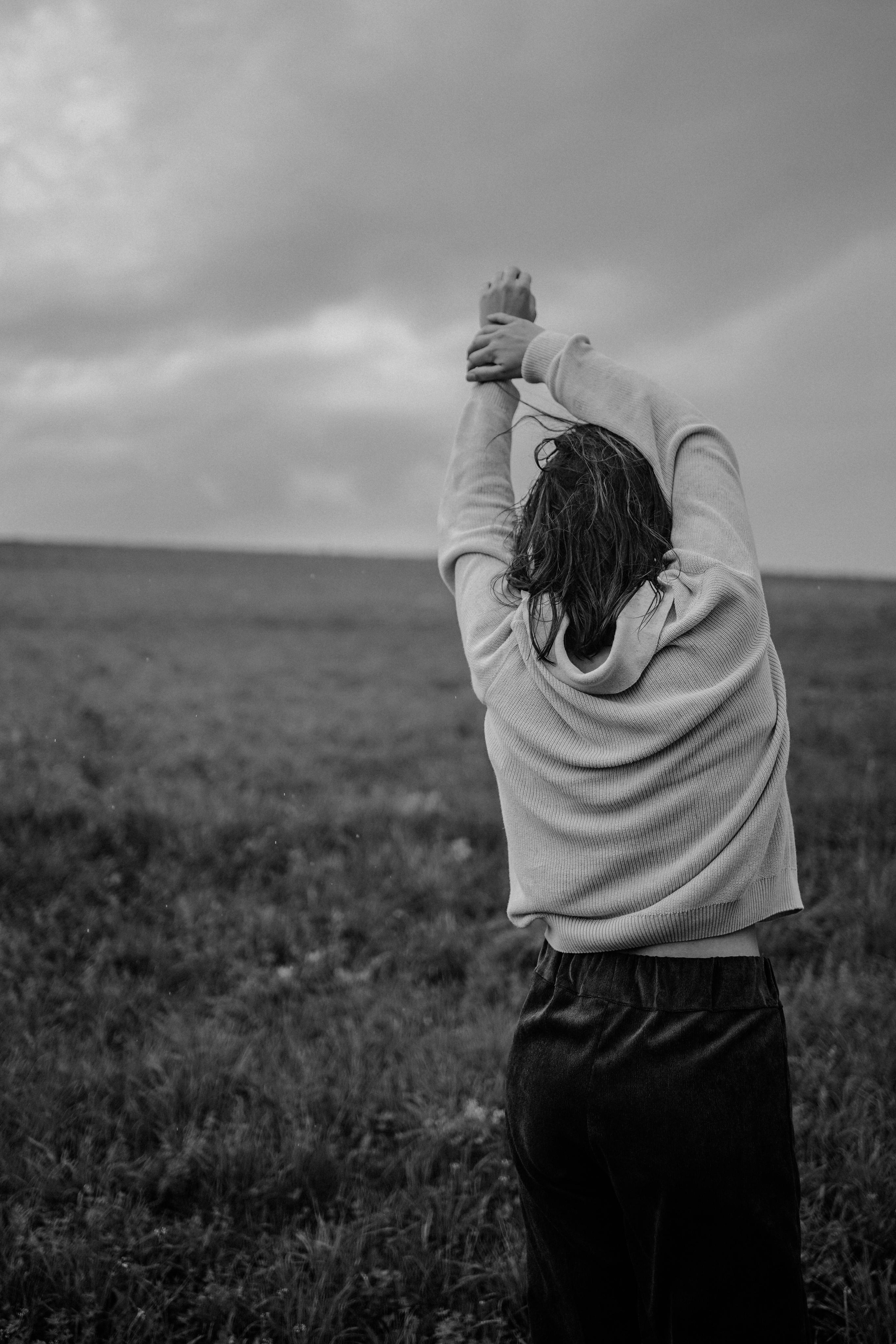 “Storm”. Editorial for https://preri.com/. Julia Pelikánová | Portrait and content photographer in Prague