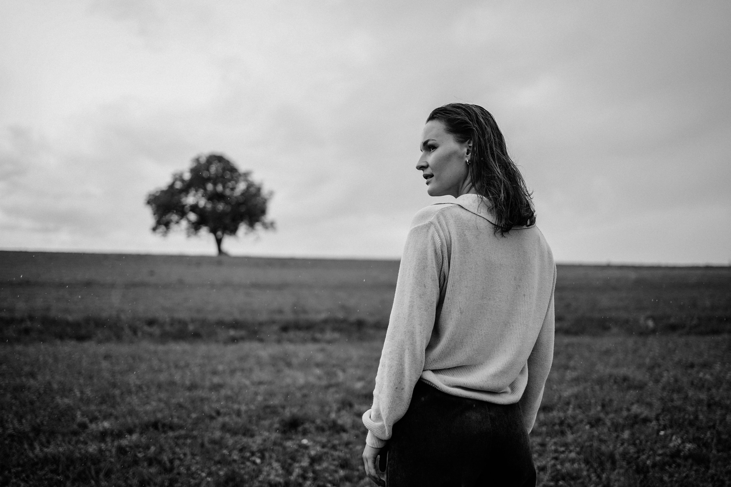 “Storm”. Editorial for https://preri.com/. Julia Pelikánová | Portrait and content photographer in Prague