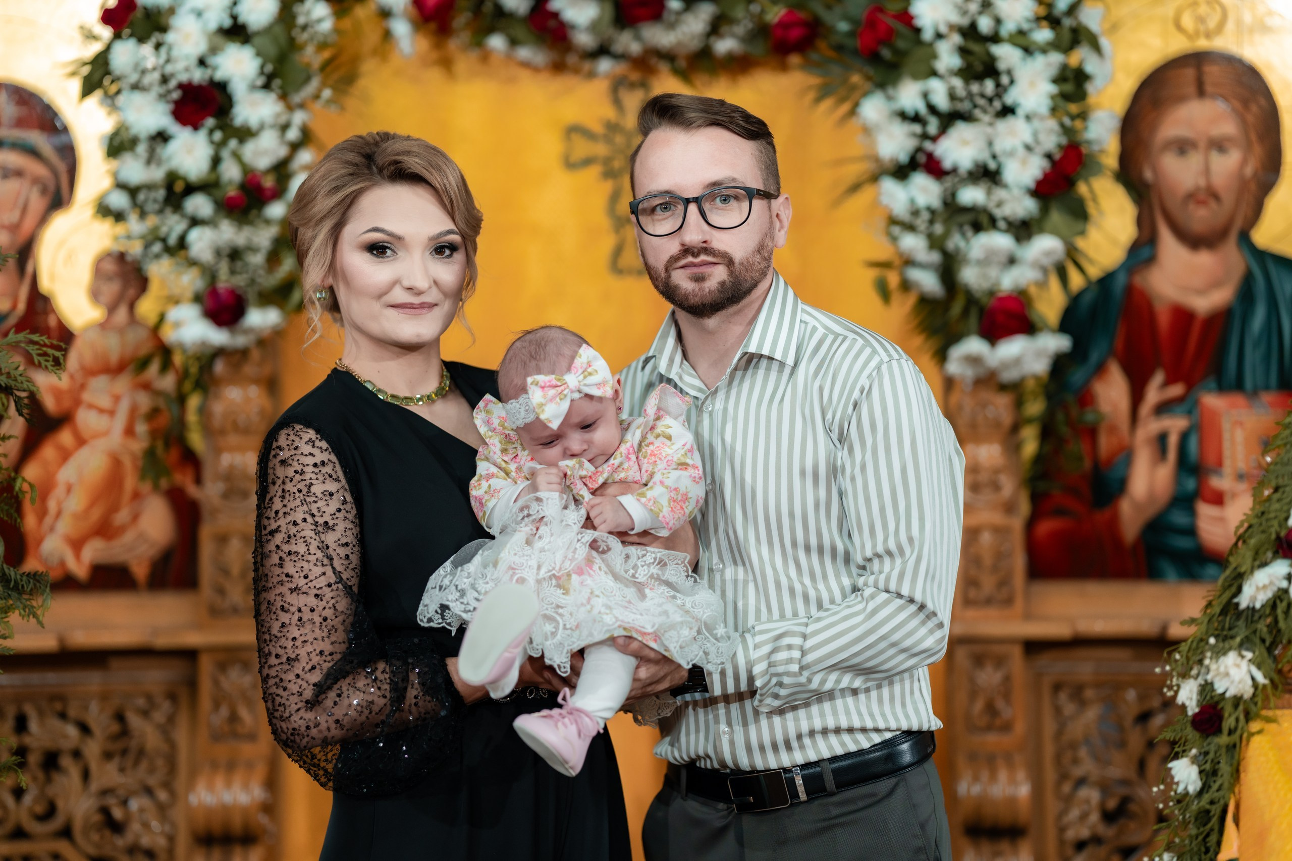 fotograf botez , fotografie botez Botoșani, fotograf Alin Chirilă, amintiri botez, fotografii botez, botez Miruna Parascheva, fotograf copii, fotografie botez în Botoșani-alt="botez , fotografie botez Alin Chirilă, amintiri botez, fotografii emoționante botez Botoșani"-- fotografii-botez-bebelus- amintiri-botez-micuț- moment-sfânt-crestinare- fotografie-emotionanta-botez- detalii-botez-bebelusi- parinti-fericiti-la-botez- fotograf-botez-profesionist- botez-in-biserica-ortodoxa- micuț-botezat-cu-emoție- zâmbete-și-lacrimi-la-botez- bebeluș-la-cristelniță- decor-botez-colorat- botez-cu-dragoste-și-credință- emotie-pura-la-botez- fotograf-botez-botosani- botez-iasi-suceava-fotograf- amintiri-nepretuite-botez-- Preotul ținându-l pe micuțul Mathias Gabriel la botez, în biserica Înălțarea Domnului, Copălău  - Detalii de la botezul lui Mathias – lumânare, trusou și icoană  - Familia lui Mathias Gabriel alături de micuț, în ziua botezului  - Portret emoționant cu mama și bebelușul în brațe, în biserică,fotograf profesionist evenimente Botoșani, Iași, Suceava, Fălticeni, Bacău, Pașcani, Roman - AlinoFotoStudio by Alin Chirilă - servicii foto nuntă, botez, cununie, ședințe foto creative, albume personalizate, fotografii emoționante și calitative pentru cele mai importante momente din viață,fotograf nuntă Botoșani Alin Chirilă,  ședință foto botez Iași - AlinoFotoStudio,  servicii fotograf profesionist evenimente Suceava,  fotograf cununie civilă Fălticeni - Alin Chirilă,  album foto nuntă personalizat Bacău.“Bebeluș botezat în biserică, ținut în brațe de nași”	•	“Detaliu cu lumânarea de botez decorată cu flori albe”	•	“Părinți emoționați alături de copilul lor la ceremonia de botez”	•	“Masa festivă de botez cu decor tematic și tort personalizat”	•	“Momentul în care preotul toarnă apă sfințită pe fruntea bebelușului”	“Bebeluș în rochie albă de botez, zâmbind în brațele mamei”	•	“Detaliu cu cruciulița de botez așezată pe o pernă de satin”	•	“Părinți și nași aprinzând lumânările în timpul ceremoniei de botez”	•	“Tort de botez decorat cu figurine tematice și numele copilului”	•	“Copil botezat dormind liniștit în pătuțul decorat festiv”	•	“Momentul în care preotul binecuvântează copilul în fața altarului”	•	“Invitați adunându-se în jurul mesei festive la petrecerea de botez”	•	“Bebeluș ținând în mână o jucărie personalizată primită la botez”	•	“Familie fericită pozând împreună după ceremonia de botez”	•	“Decor tematic cu baloane și flori la locația petrecerii de botez” fotograf Botoșani fotograf evenimente fotograf botez Alin Chirila fotograf alinofotostudio.fotograf botez Amelis Maria, fotografie botez Botoșani, fotograf Alin Chirilă, amintiri botez, fotografii botez, botez Amelis Maria, fotograf copii, fotografie botez în Botoșani,