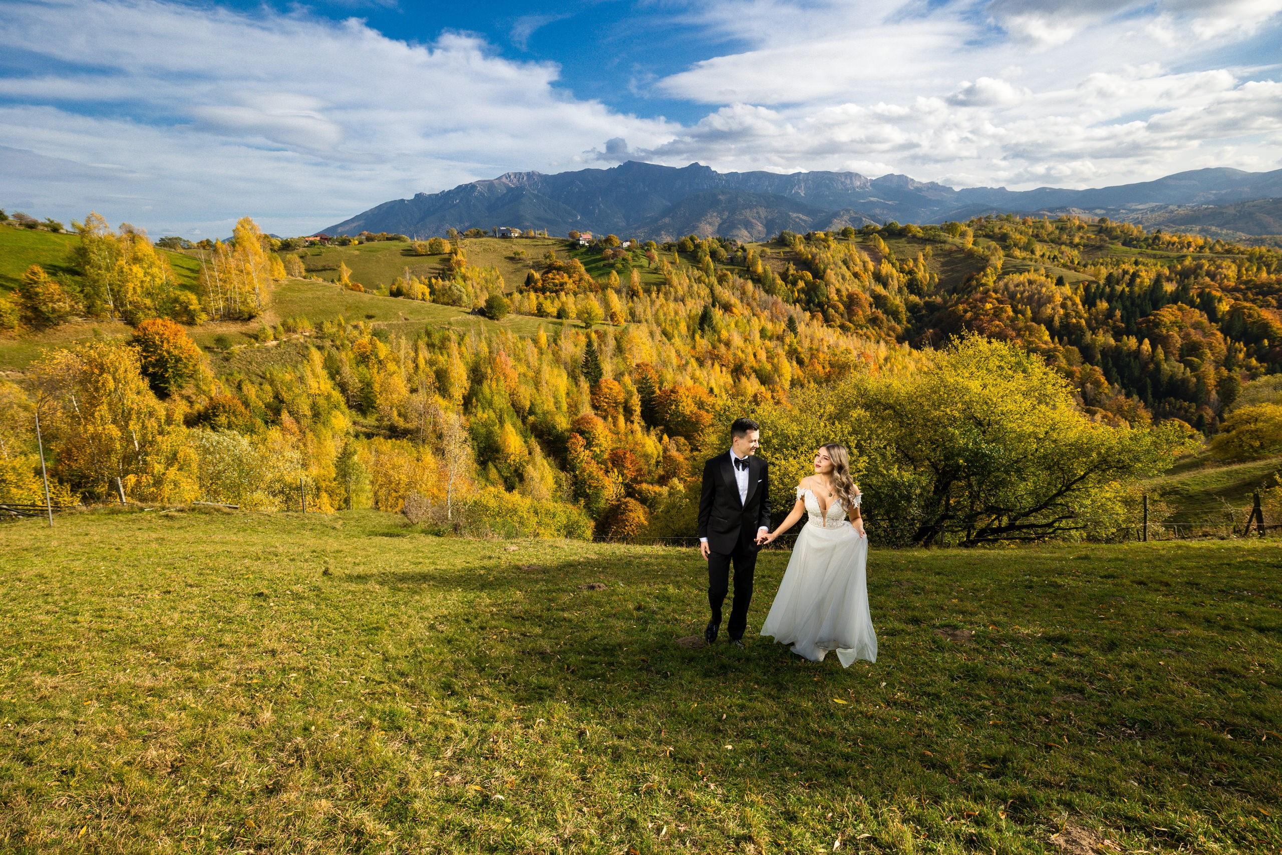 Sedinta foto Trash the dress/After wedding la munte. Fotograf nunta Bucuresti - Manu Ivanciu