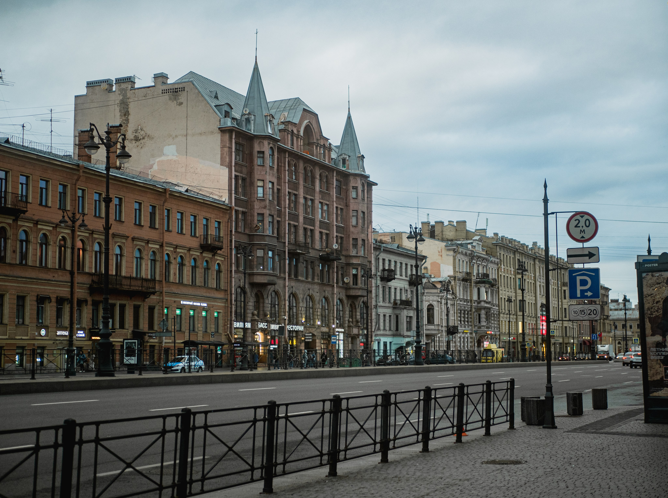 Saint-Petersbourg. Photographe sur Cote d’Azur. Portraits de familles, couples, enfants, événements