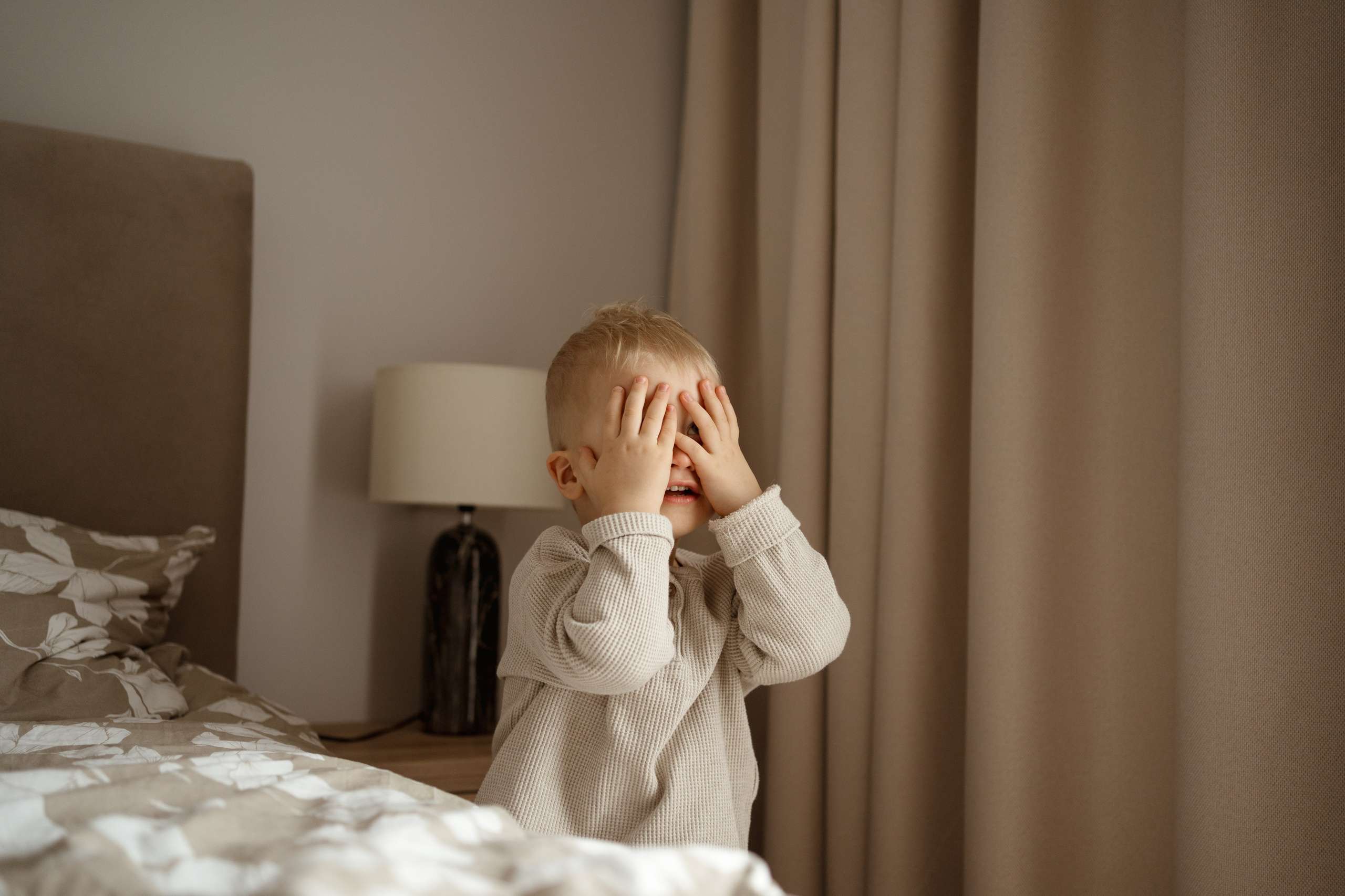 Sesja noworodkowa w domu. Fotograf Łódź - sesja ciążowa, noworodkowa, dziecięca. Studio w Łodzi