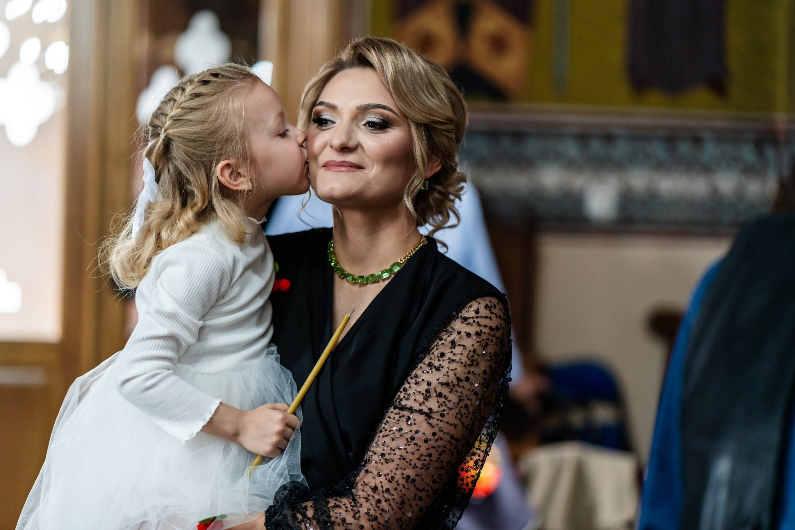 fotograf botez , fotografie botez Botoșani, fotograf Alin Chirilă, amintiri botez, fotografii botez, botez Miruna Parascheva, fotograf copii, fotografie botez în Botoșani-alt="botez , fotografie botez Alin Chirilă, amintiri botez, fotografii emoționante botez Botoșani"-- fotografii-botez-bebelus- amintiri-botez-micuț- moment-sfânt-crestinare- fotografie-emotionanta-botez- detalii-botez-bebelusi- parinti-fericiti-la-botez- fotograf-botez-profesionist- botez-in-biserica-ortodoxa- micuț-botezat-cu-emoție- zâmbete-și-lacrimi-la-botez- bebeluș-la-cristelniță- decor-botez-colorat- botez-cu-dragoste-și-credință- emotie-pura-la-botez- fotograf-botez-botosani- botez-iasi-suceava-fotograf- amintiri-nepretuite-botez-- Preotul ținându-l pe micuțul Mathias Gabriel la botez, în biserica Înălțarea Domnului, Copălău  - Detalii de la botezul lui Mathias – lumânare, trusou și icoană  - Familia lui Mathias Gabriel alături de micuț, în ziua botezului  - Portret emoționant cu mama și bebelușul în brațe, în biserică,fotograf profesionist evenimente Botoșani, Iași, Suceava, Fălticeni, Bacău, Pașcani, Roman - AlinoFotoStudio by Alin Chirilă - servicii foto nuntă, botez, cununie, ședințe foto creative, albume personalizate, fotografii emoționante și calitative pentru cele mai importante momente din viață,fotograf nuntă Botoșani Alin Chirilă,  ședință foto botez Iași - AlinoFotoStudio,  servicii fotograf profesionist evenimente Suceava,  fotograf cununie civilă Fălticeni - Alin Chirilă,  album foto nuntă personalizat Bacău.“Bebeluș botezat în biserică, ținut în brațe de nași”	•	“Detaliu cu lumânarea de botez decorată cu flori albe”	•	“Părinți emoționați alături de copilul lor la ceremonia de botez”	•	“Masa festivă de botez cu decor tematic și tort personalizat”	•	“Momentul în care preotul toarnă apă sfințită pe fruntea bebelușului”	“Bebeluș în rochie albă de botez, zâmbind în brațele mamei”	•	“Detaliu cu cruciulița de botez așezată pe o pernă de satin”	•	“Părinți și nași aprinzând lumânările în timpul ceremoniei de botez”	•	“Tort de botez decorat cu figurine tematice și numele copilului”	•	“Copil botezat dormind liniștit în pătuțul decorat festiv”	•	“Momentul în care preotul binecuvântează copilul în fața altarului”	•	“Invitați adunându-se în jurul mesei festive la petrecerea de botez”	•	“Bebeluș ținând în mână o jucărie personalizată primită la botez”	•	“Familie fericită pozând împreună după ceremonia de botez”	•	“Decor tematic cu baloane și flori la locația petrecerii de botez” fotograf Botoșani fotograf evenimente fotograf botez Alin Chirila fotograf alinofotostudio.fotograf botez Amelis Maria, fotografie botez Botoșani, fotograf Alin Chirilă, amintiri botez, fotografii botez, botez Amelis Maria, fotograf copii, fotografie botez în Botoșani,