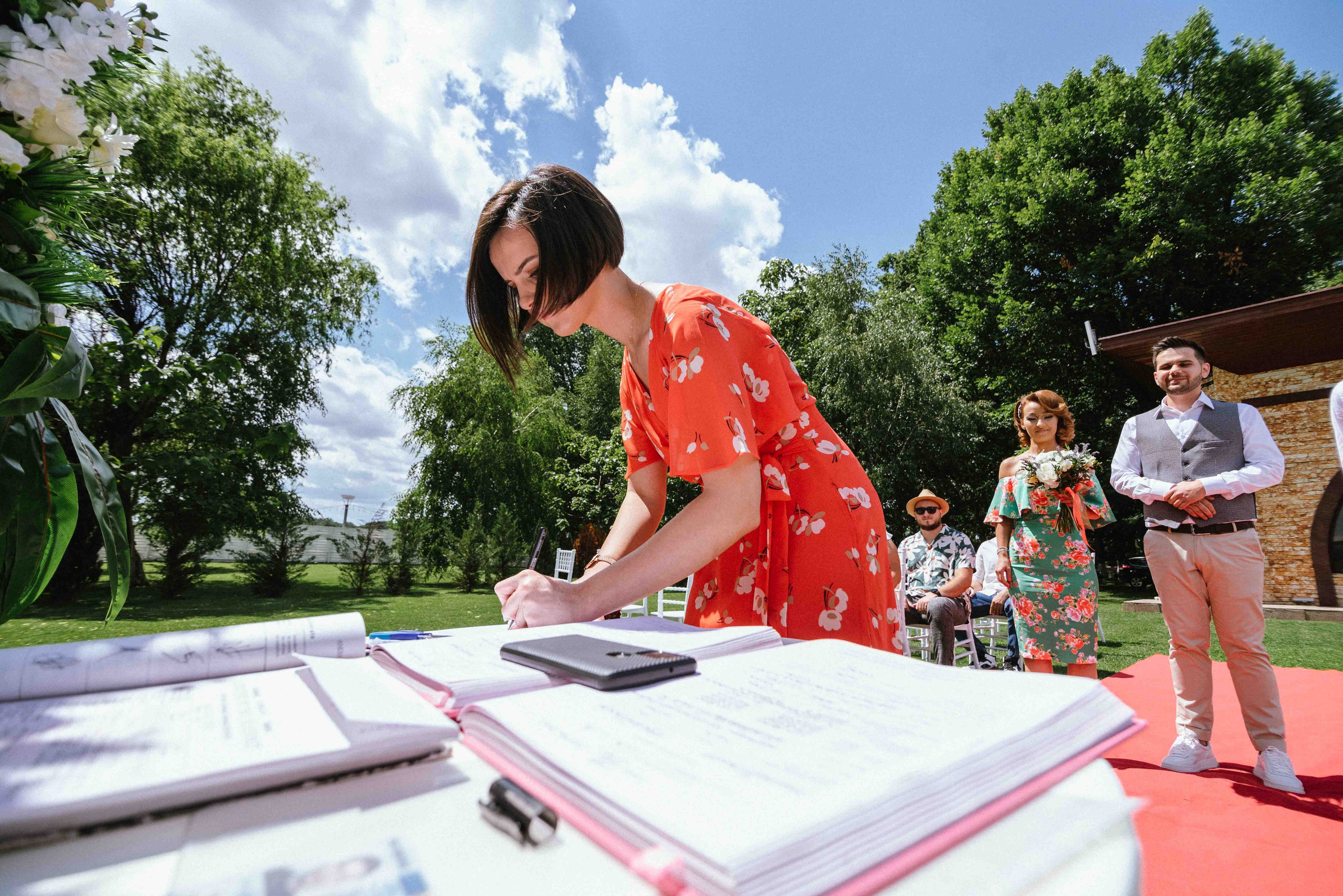 Cununie civila, fotograf cununie civila bucuresti, fotograf stare civila, cununie pe malul lacului Cernica, fotografii de la cununie, fotograf de nunta Cernica, Colonial Club Cernica, fotografii nunta de la starea civila, pozing mireasa, obiceiuri, fotografie profesionala nunta