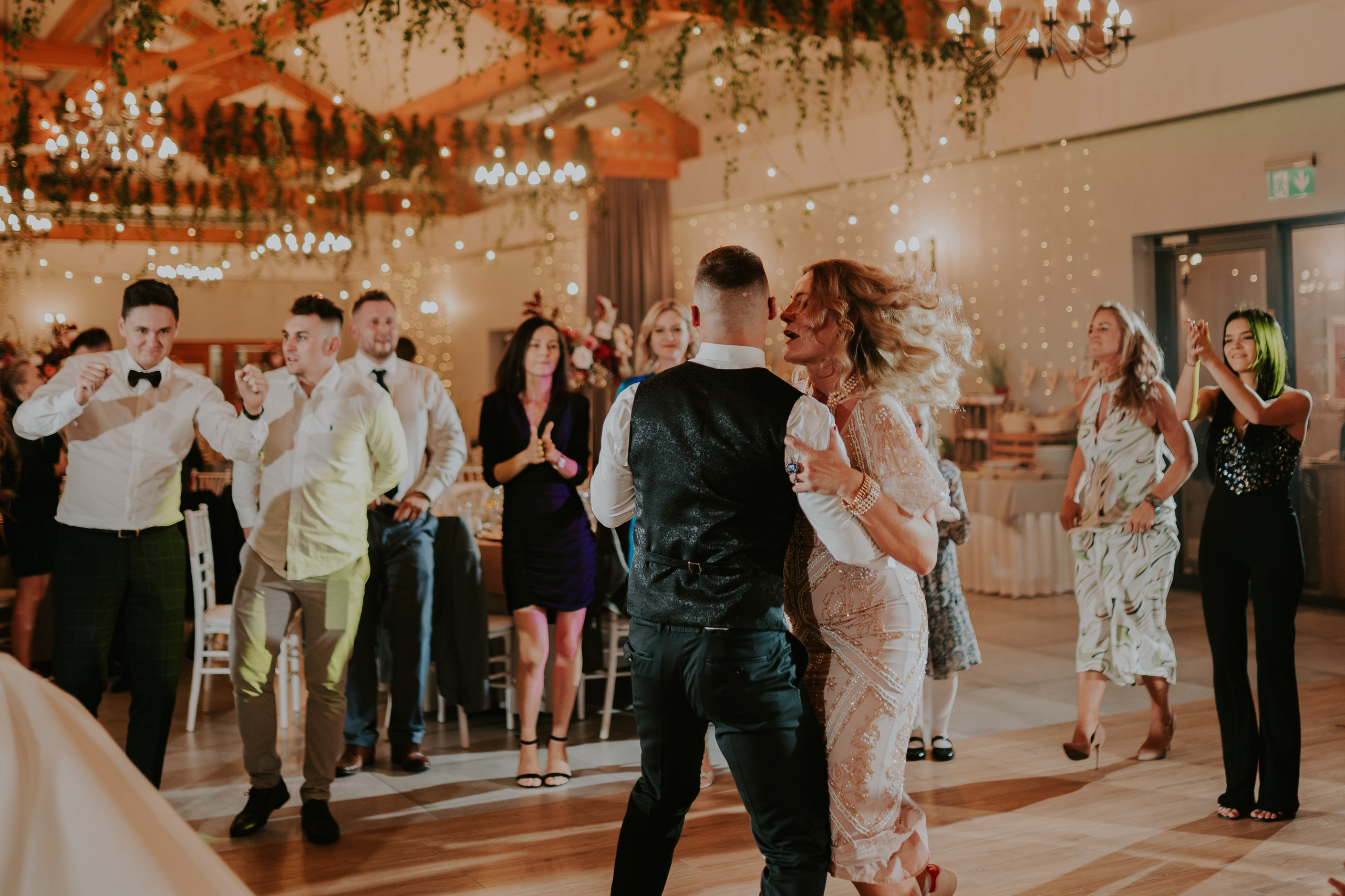 Sala Koralowa w Jaworzu: Opowieść o ślubie Nikoli i Kacpra. Karkowskafoto - fotografia miłości