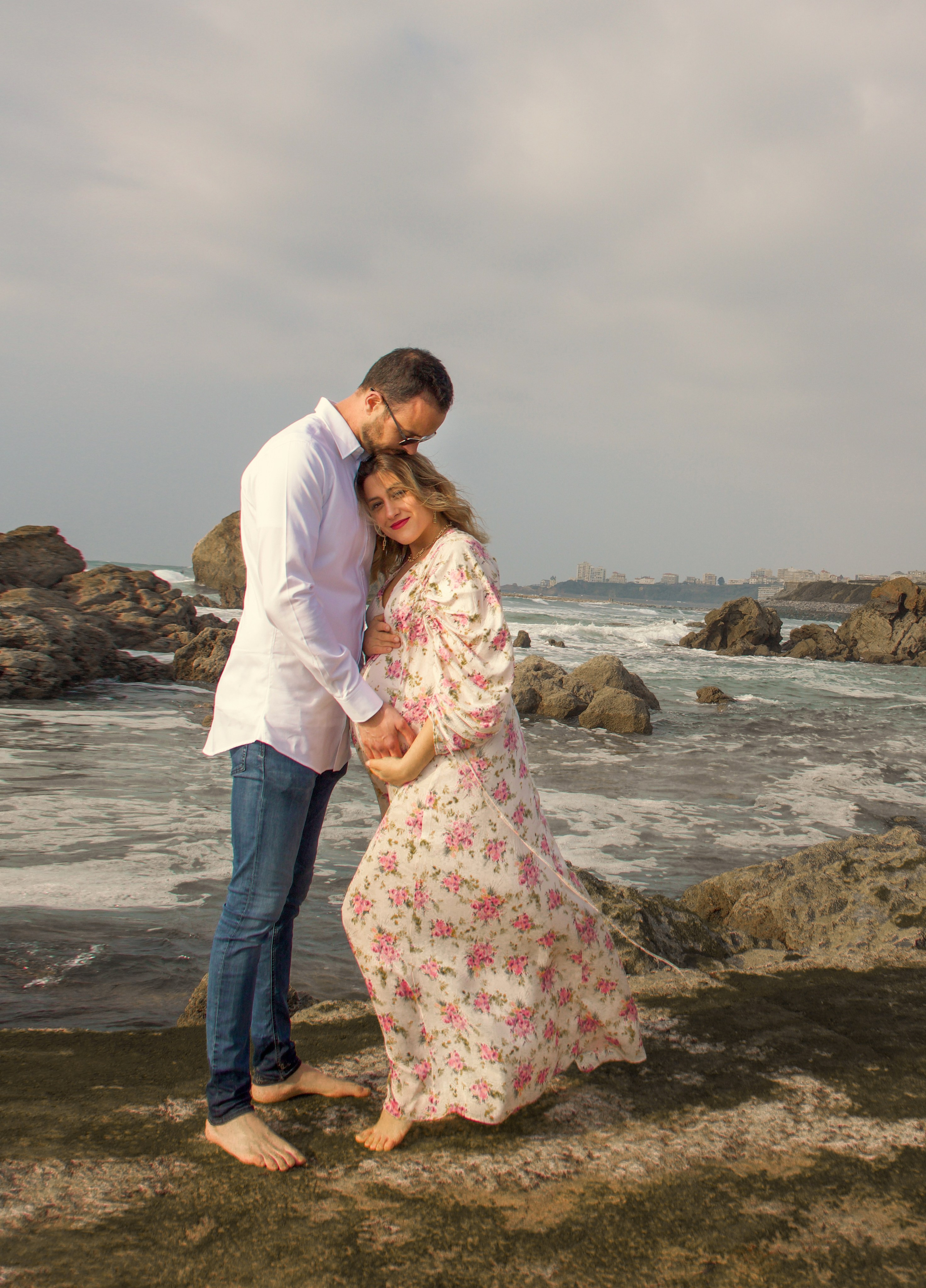 Photographe famille Biarritz Côte Basque séance photo grossesse photo femme enceinte Biarritz photographe portrait artistique Pays Basque. Photographe de famille et mariage à Biarritz Marianna Portassau