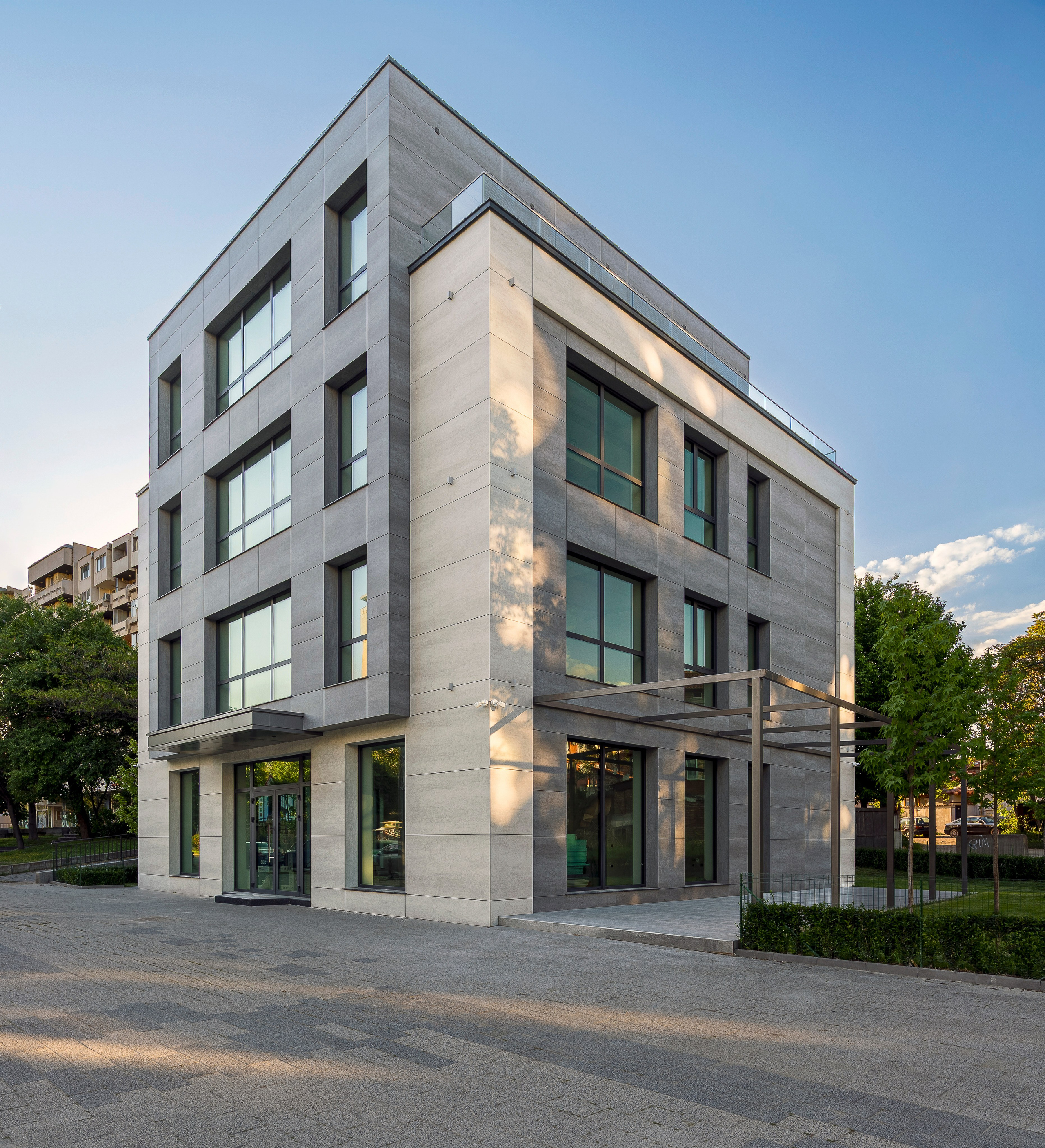 Екстериор на бизнес сграда. Професионален фотограф в Пловдив и областта