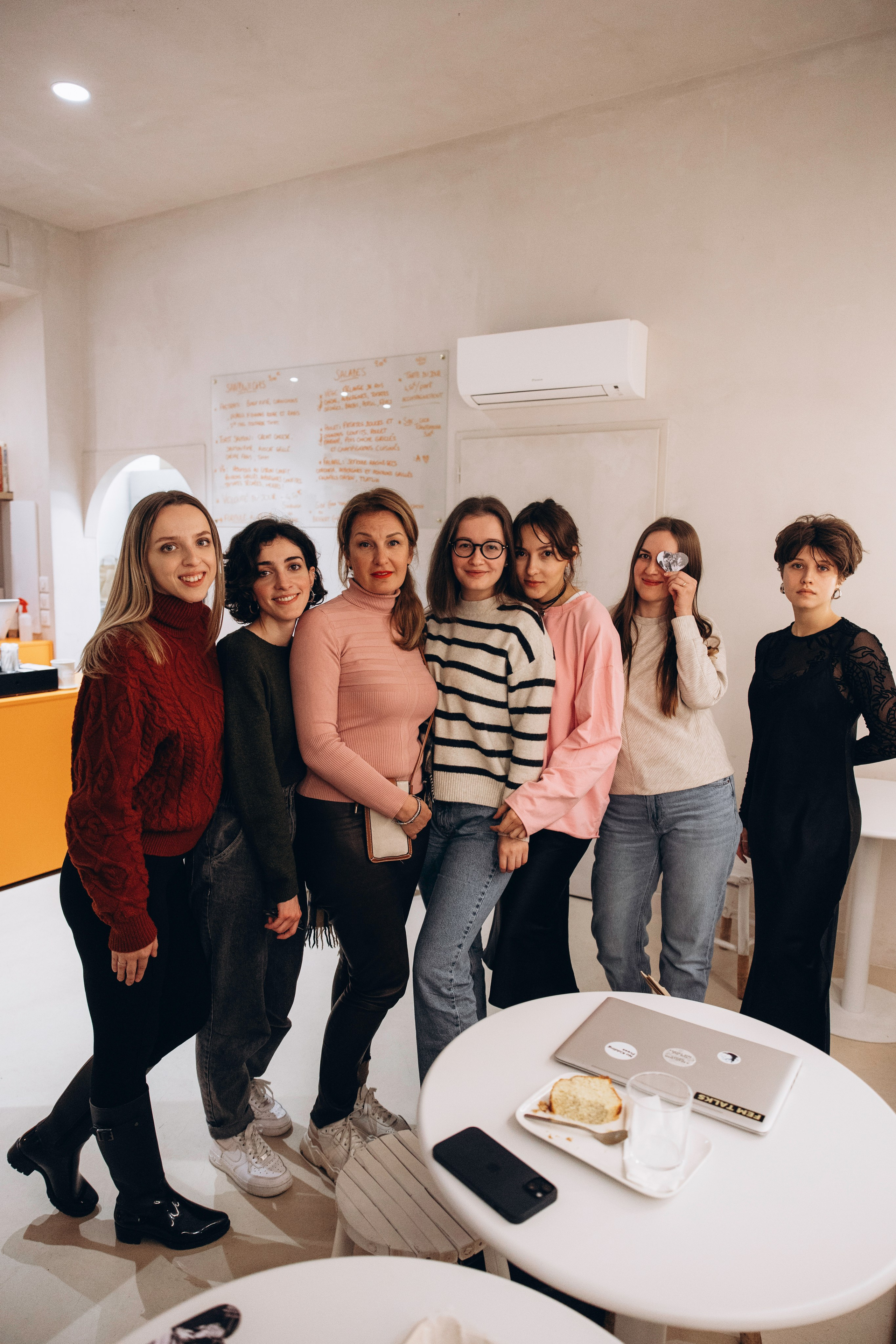 Event photo session for Art brunch Toulouse. Eugenie Smirnova — wedding, corporate and lifestyle photographer in Toulouse and Southwest France