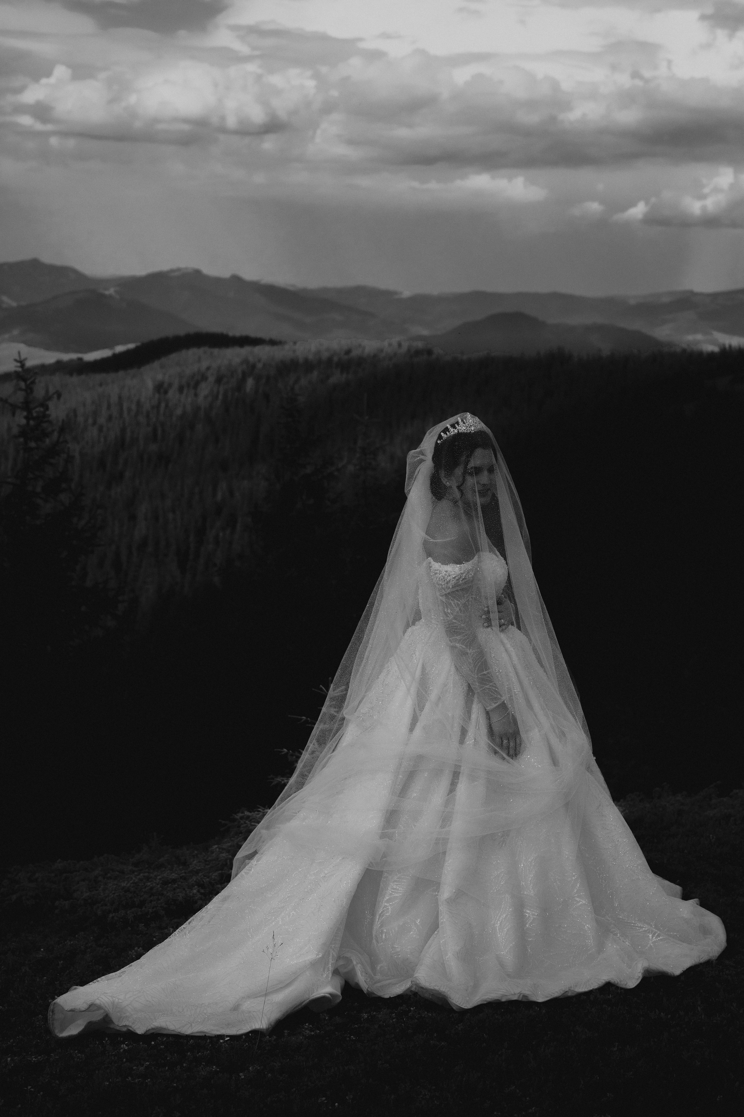 Documentary Weddings. Adrian Aioanei — Fotograf profesionist de nuntă în Iași, Suceava și București. Specializat în evenimente, portrete și fine art