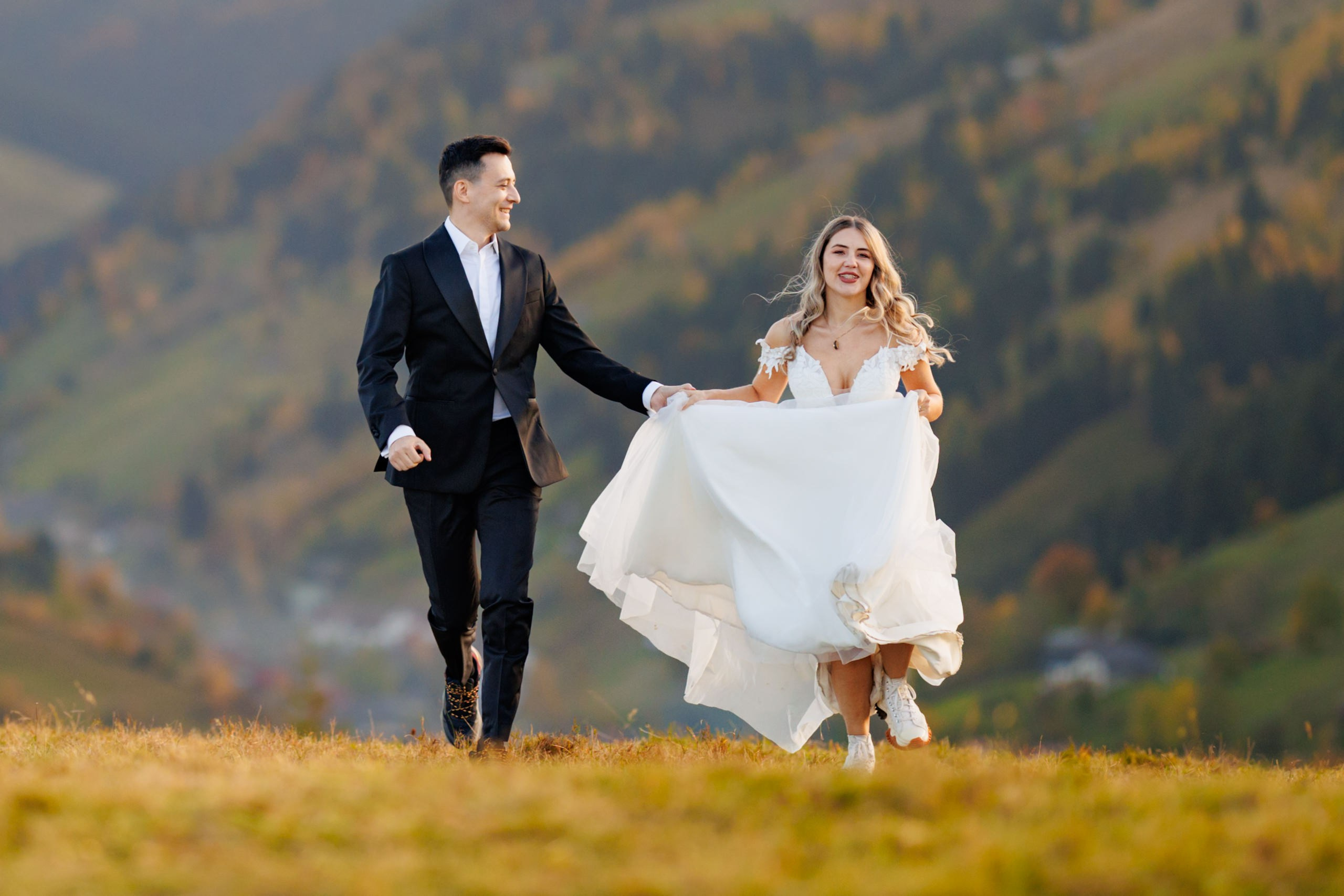 Sedinta foto Trash the dress/After wedding la munte. Fotograf nunta Bucuresti - Manu Ivanciu