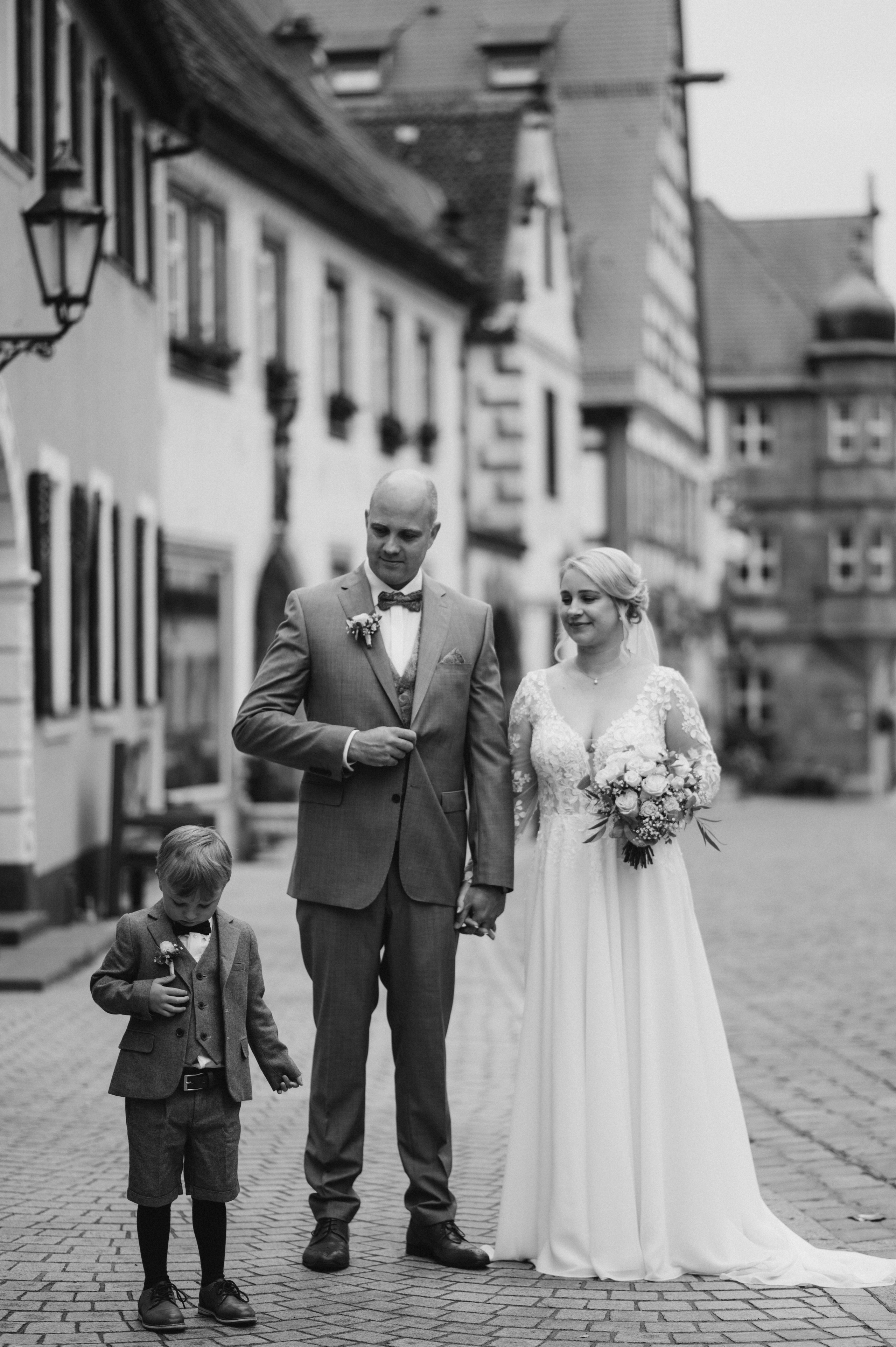 PRE-WEDDING IN WOLFRAMS-ESCHENBACH. Photographer in Nuremberg Irina Mehnert from Ansbach