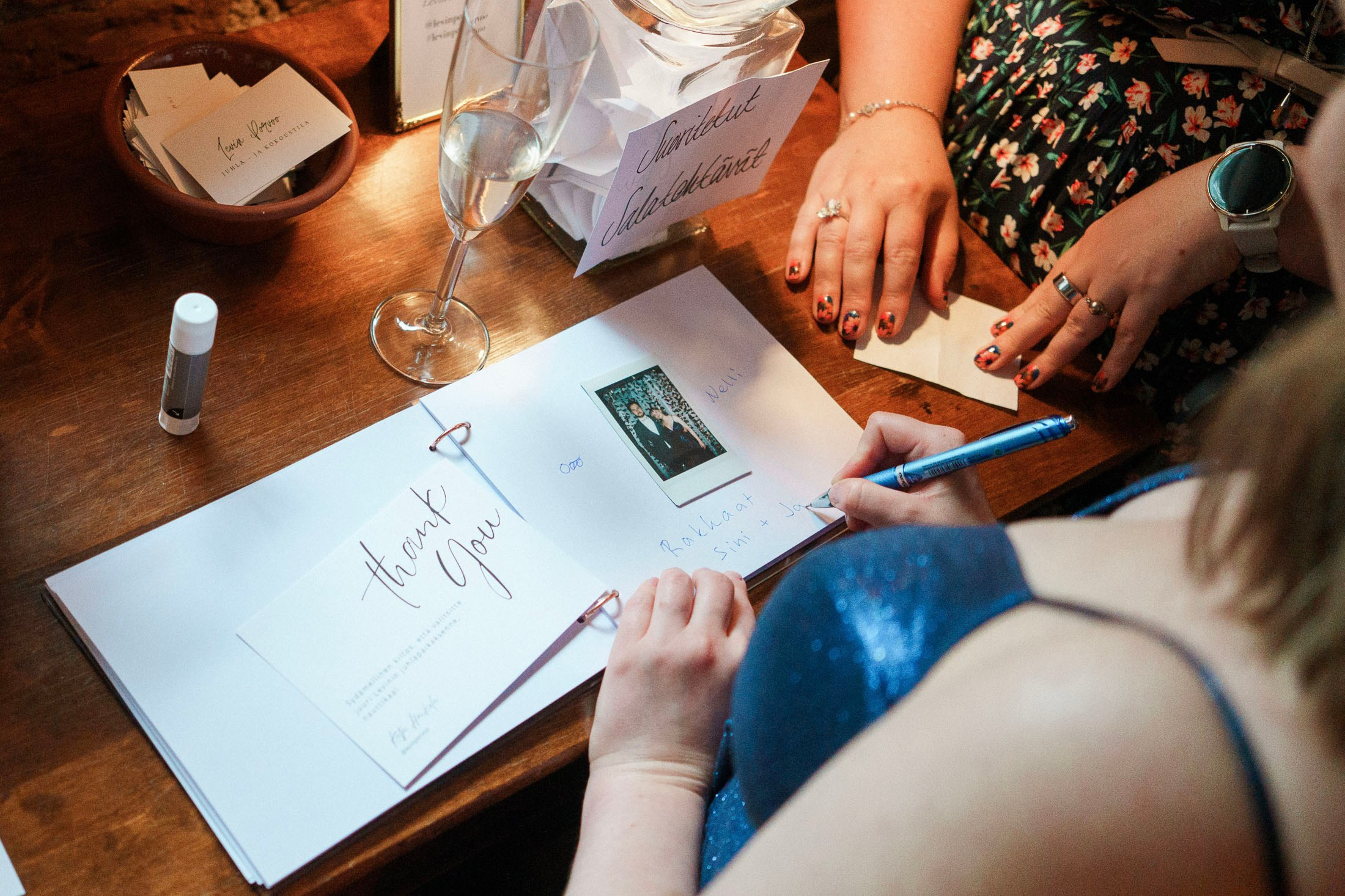 S&J, hääkuvaus Porvoon Tuomiokirkko ja Levinin kellari