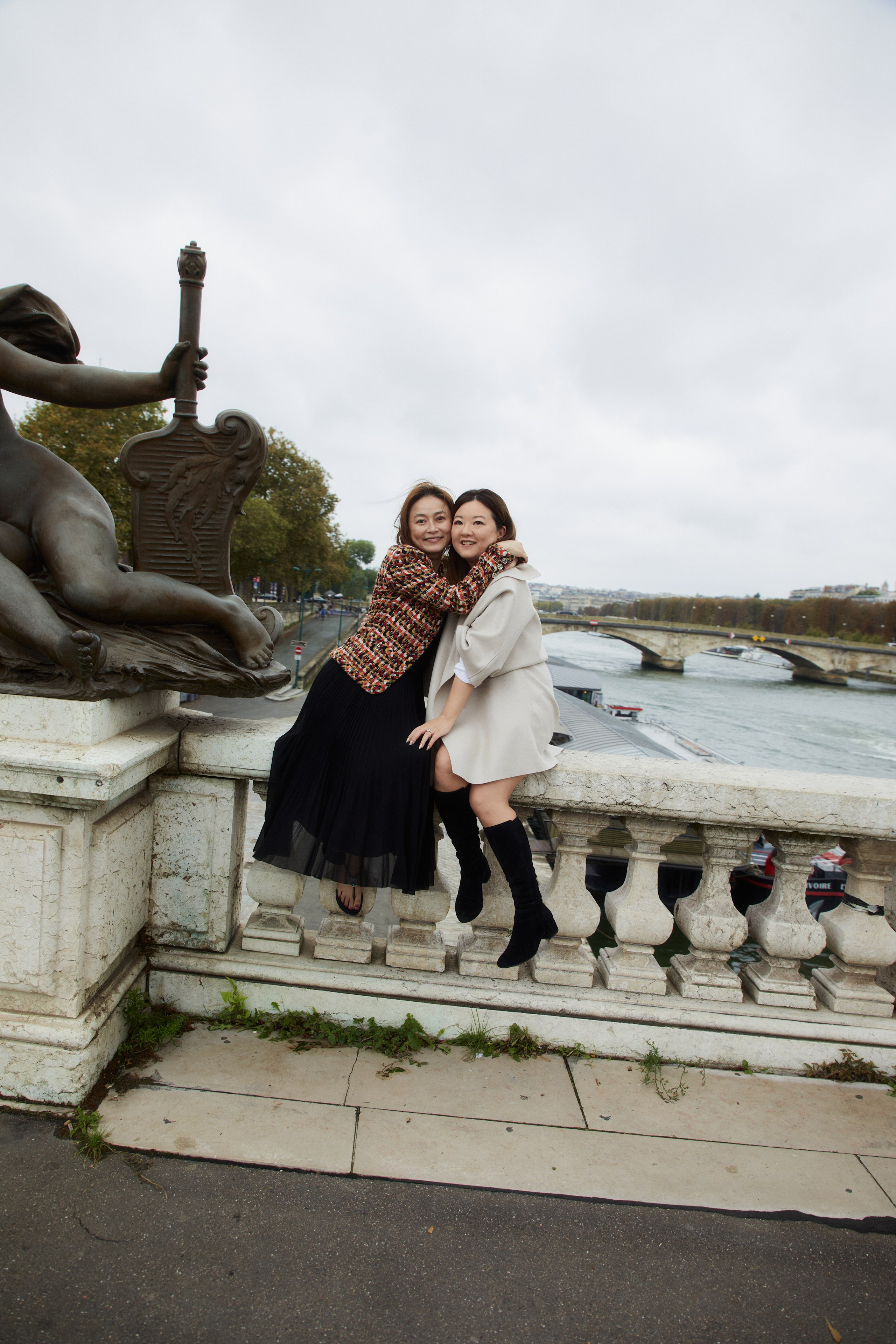 Friends. Photographer in Paris