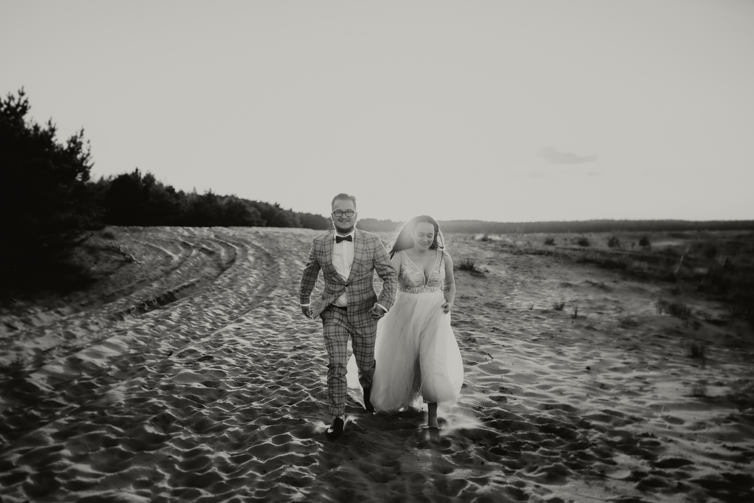 PUSTYNIA BŁĘDOWSKA: Plener ślubny Angeliki i Patryka. Karkowskafoto - fotografia miłości