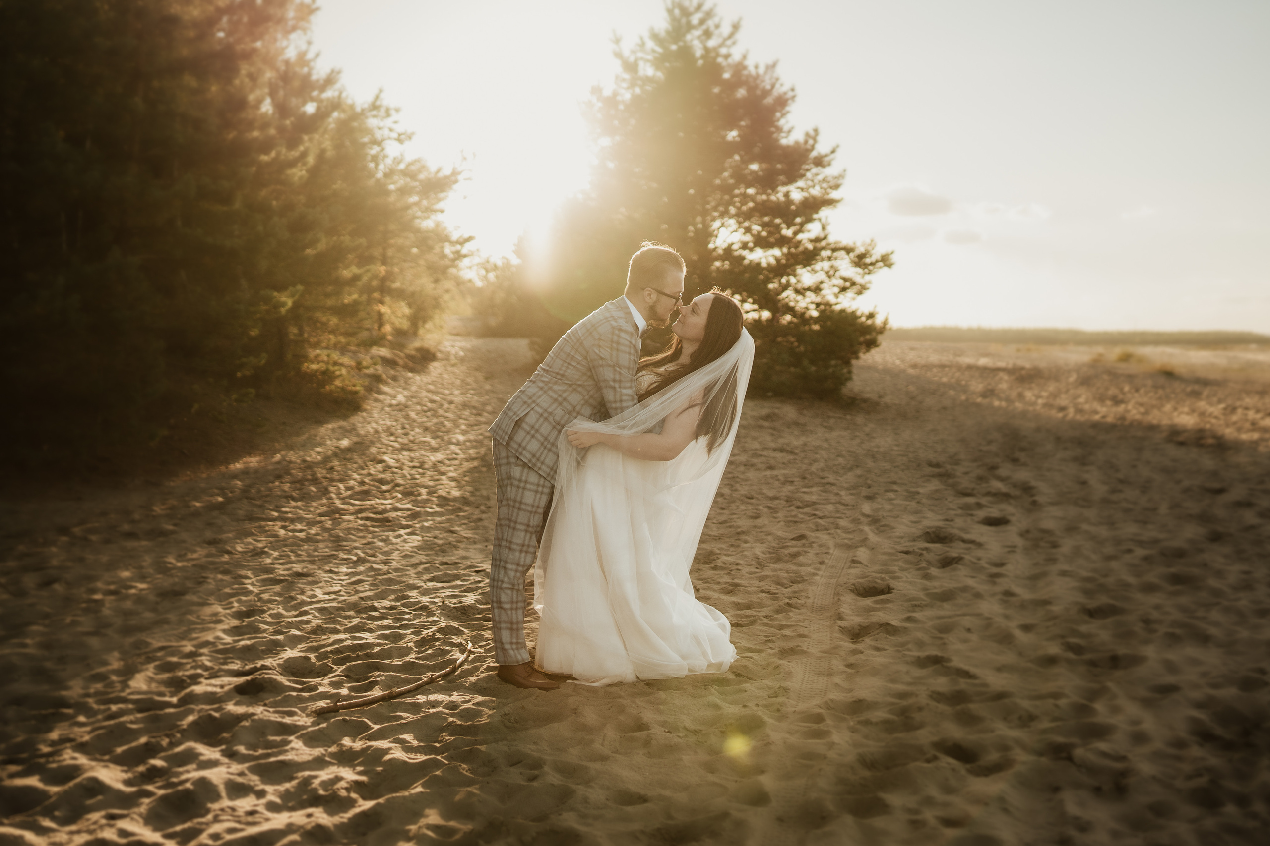 PUSTYNIA BŁĘDOWSKA: Plener ślubny Angeliki i Patryka. Karkowskafoto - fotografia miłości