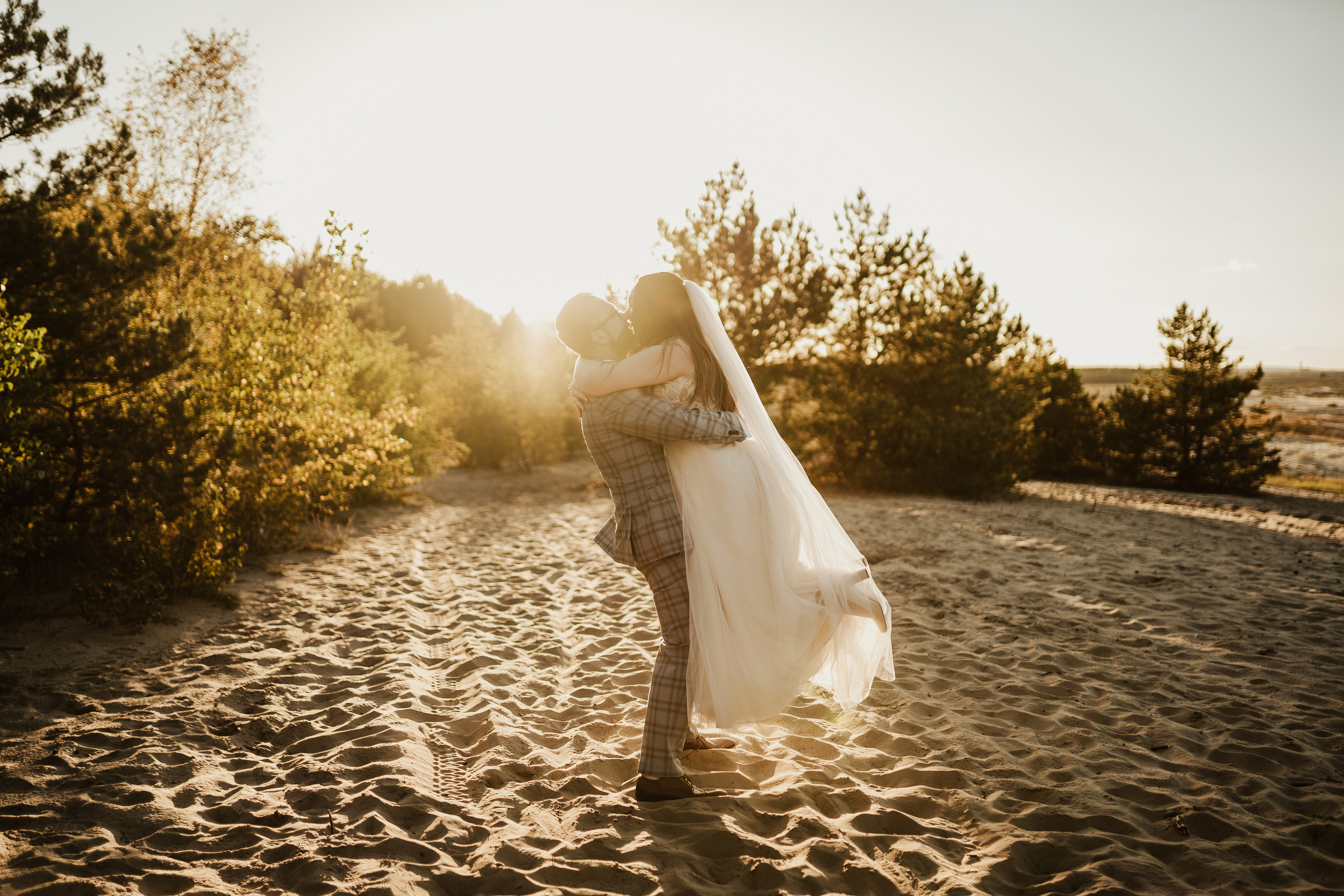 PUSTYNIA BŁĘDOWSKA: Plener ślubny Angeliki i Patryka. Karkowskafoto - fotografia miłości